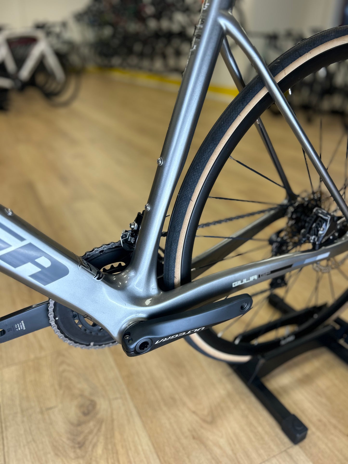 Showroom Model Sensa Giulia GF Carbon Disc Racefiets