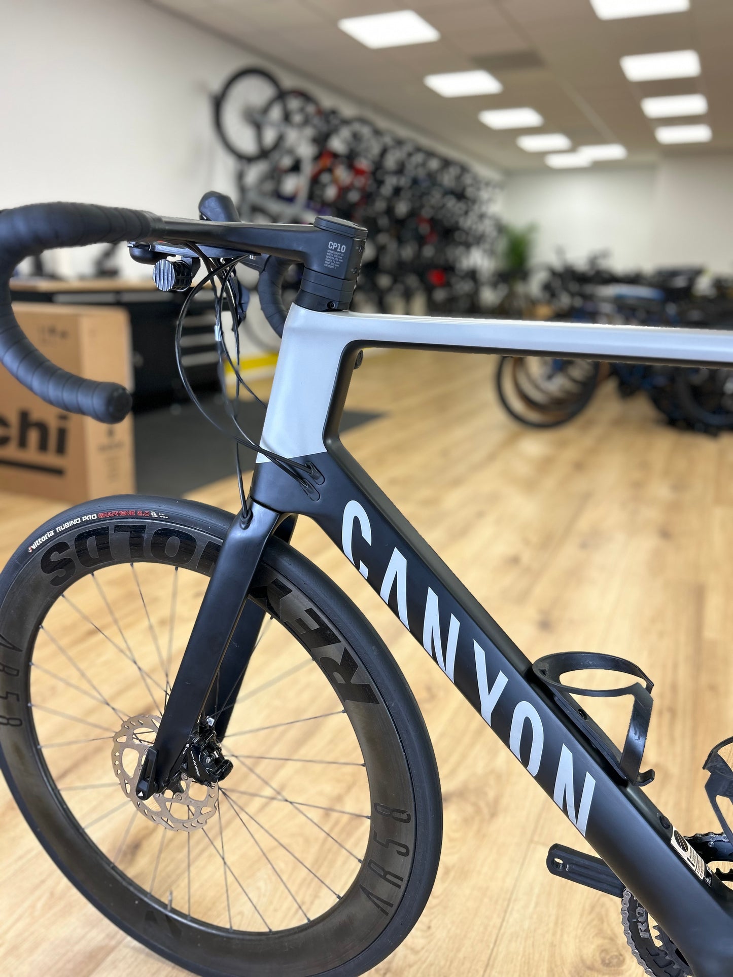XXL Canyon Aeroad Carbon Disc Road Bike