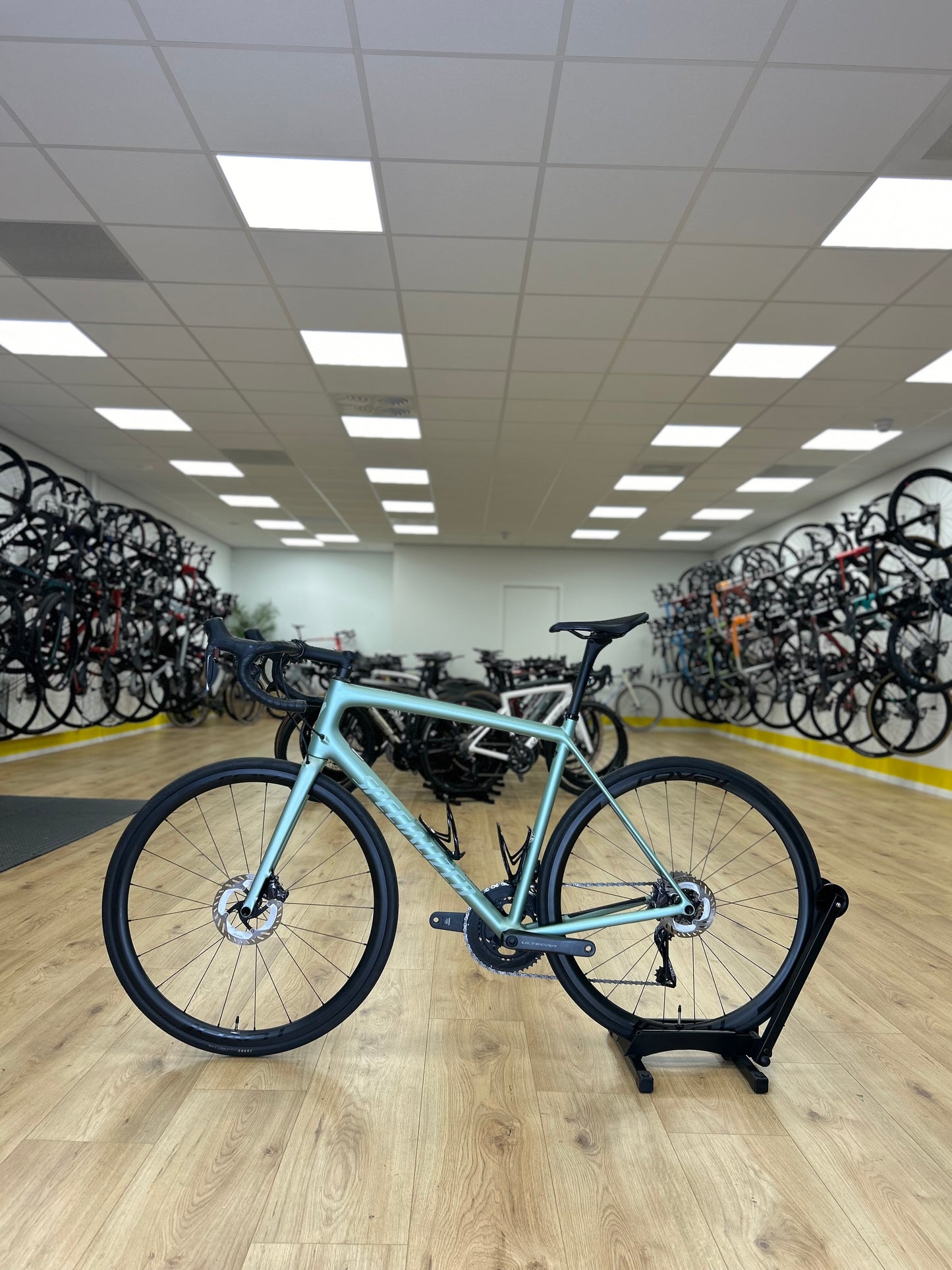 200km Specialized Aethos Pro Di2 Carbon Disc Racefiets