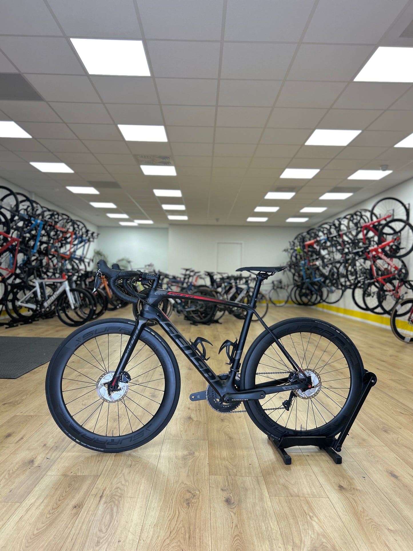 SHOWROOM MODEL Sensa Guilia G2 Di2 Carbon Racefiets