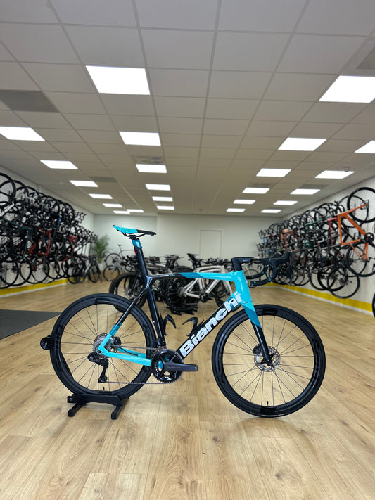 Bianchi Oltre xr4 Di2 Carbon Disc Road Bike