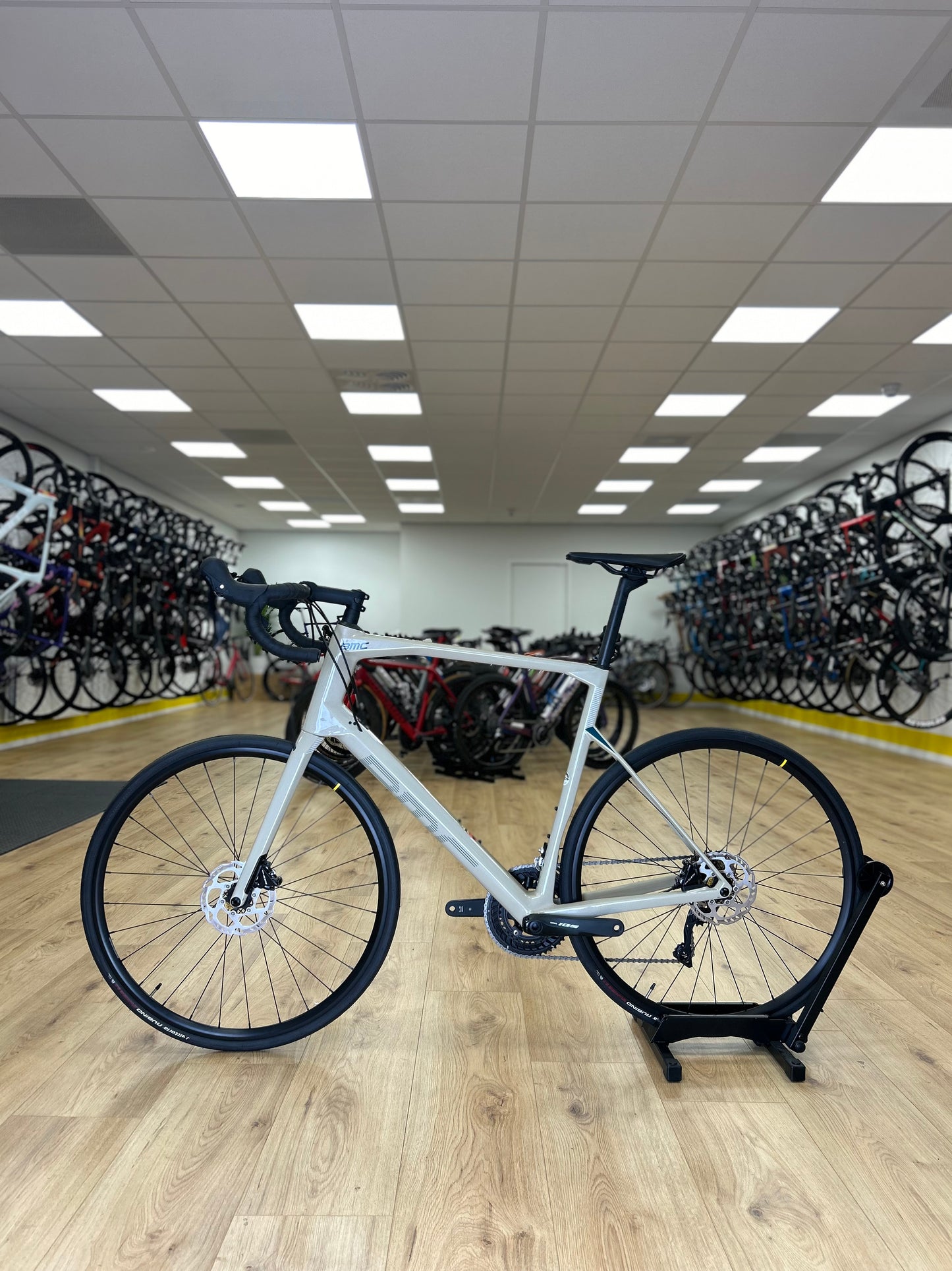 NEW - BMC Road Machine Carbon Disc Racefiets