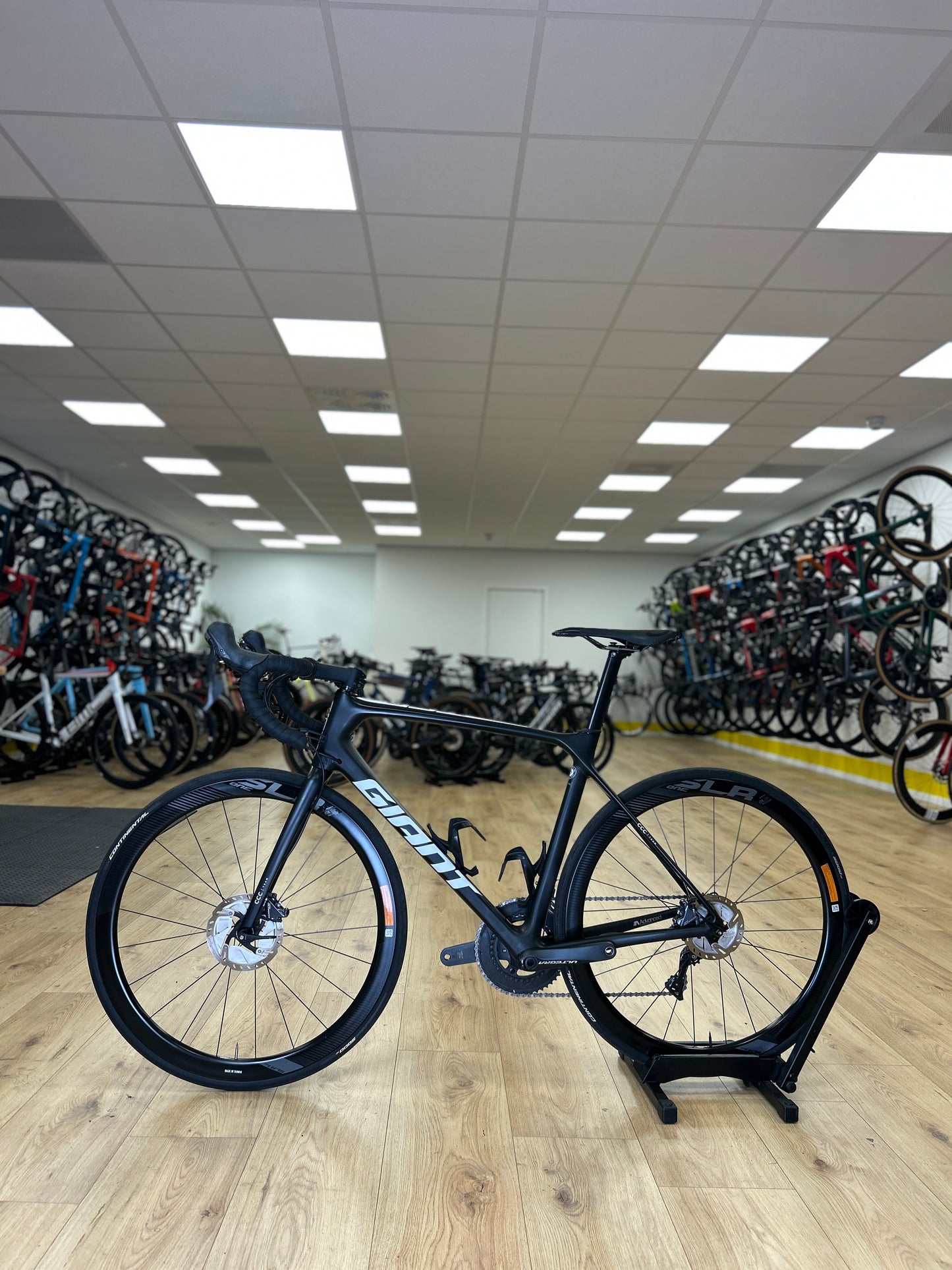 Giant TCR Disc Team CCC Carbon Racefiets