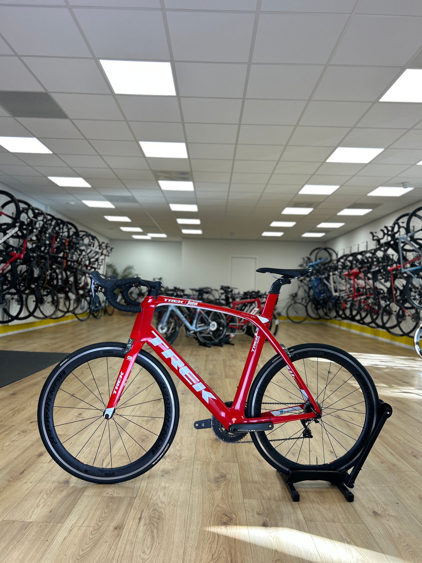 Trek Madone SL6 Segafredo Carbon Racefiets