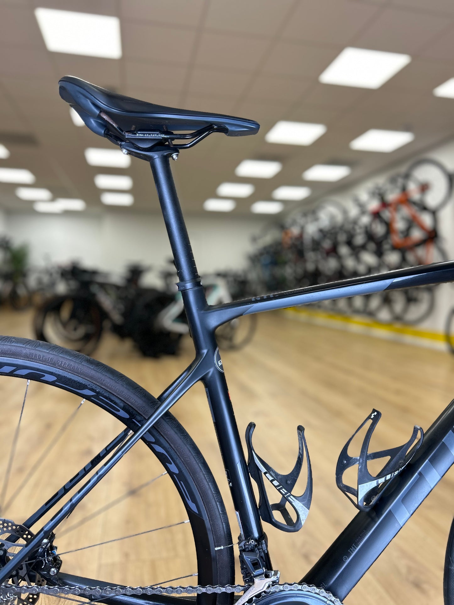 Cube Attain Carbon Disc Racefiets