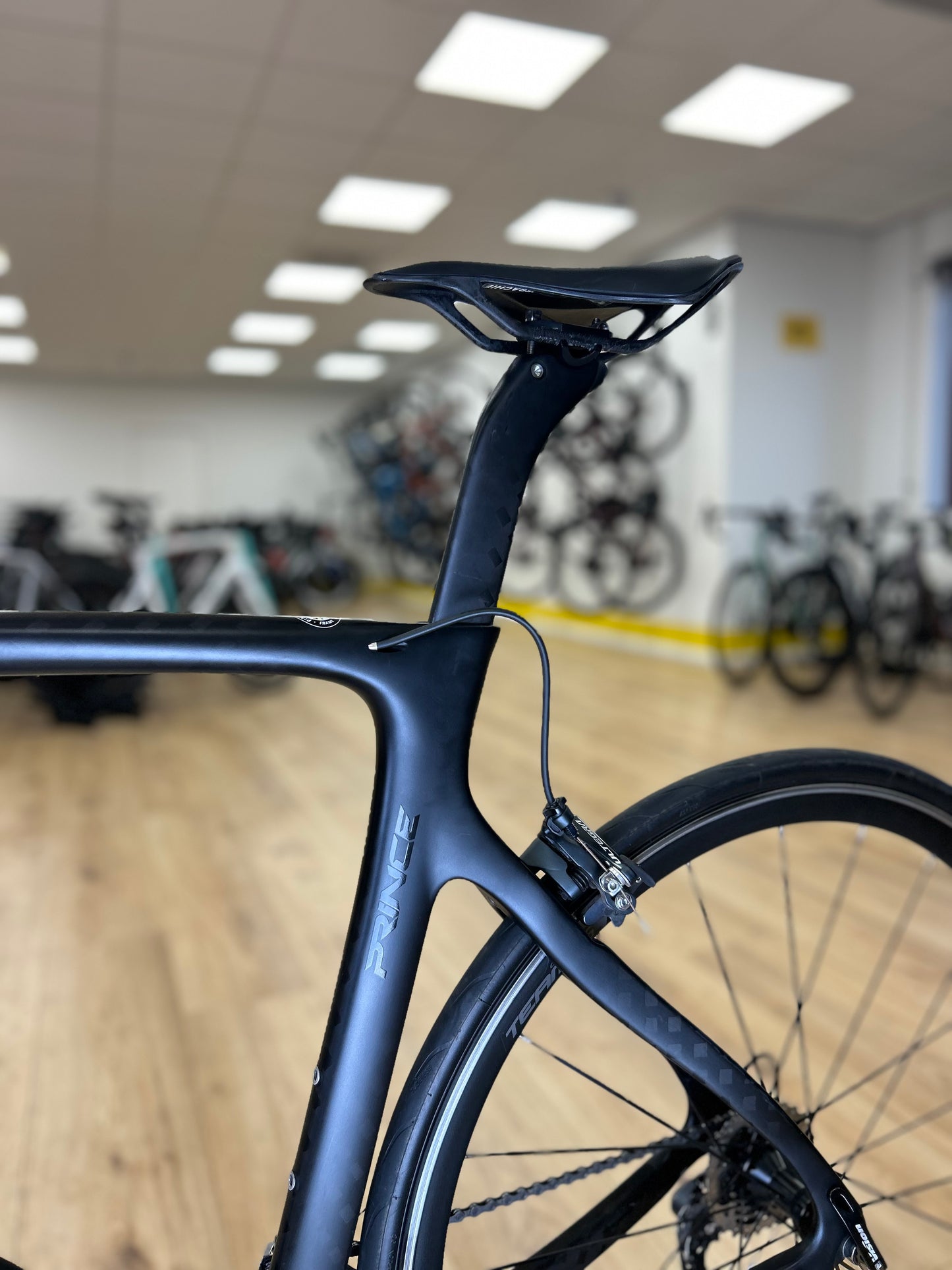 500km Pinarello Prince Carbon Racefiets