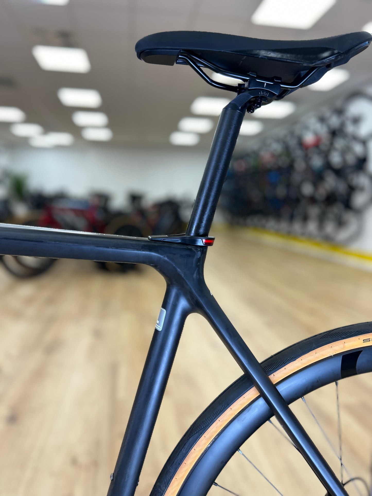 0km Showroom Model Orbea Gain M20 Ultegra Carbon Racing Bike