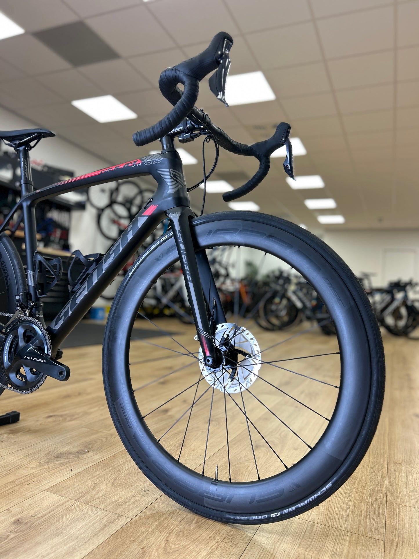 SHOWROOM MODEL Sensa Guilia G2 Di2 Carbon Racefiets