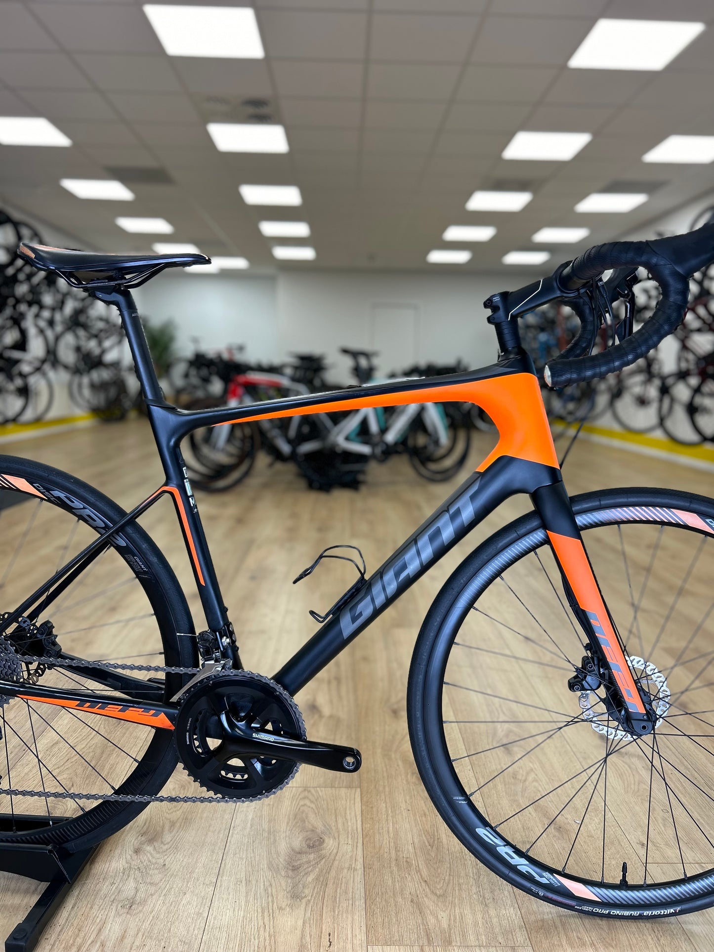 Giant Defy Carbon Disc Racefiets