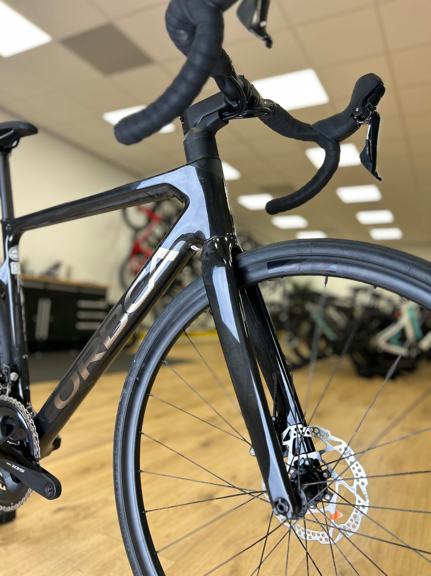 SHOWROOM MODEL Orbea Orca M30 Carbon Disc Racefiets