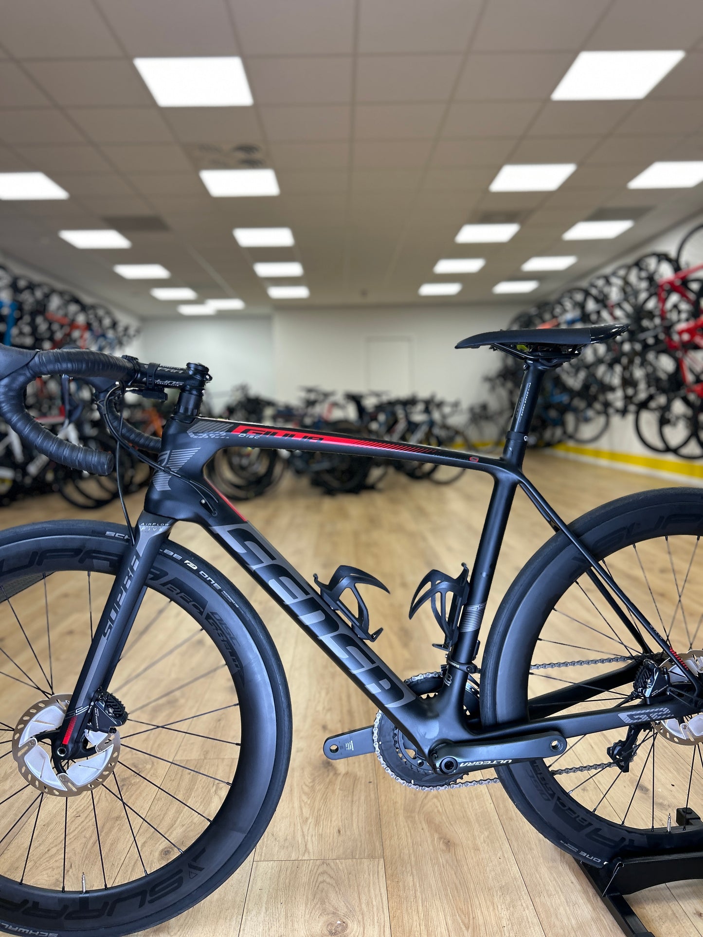 SHOWROOM MODEL Sensa Guilia G2 Di2 Carbon Racefiets