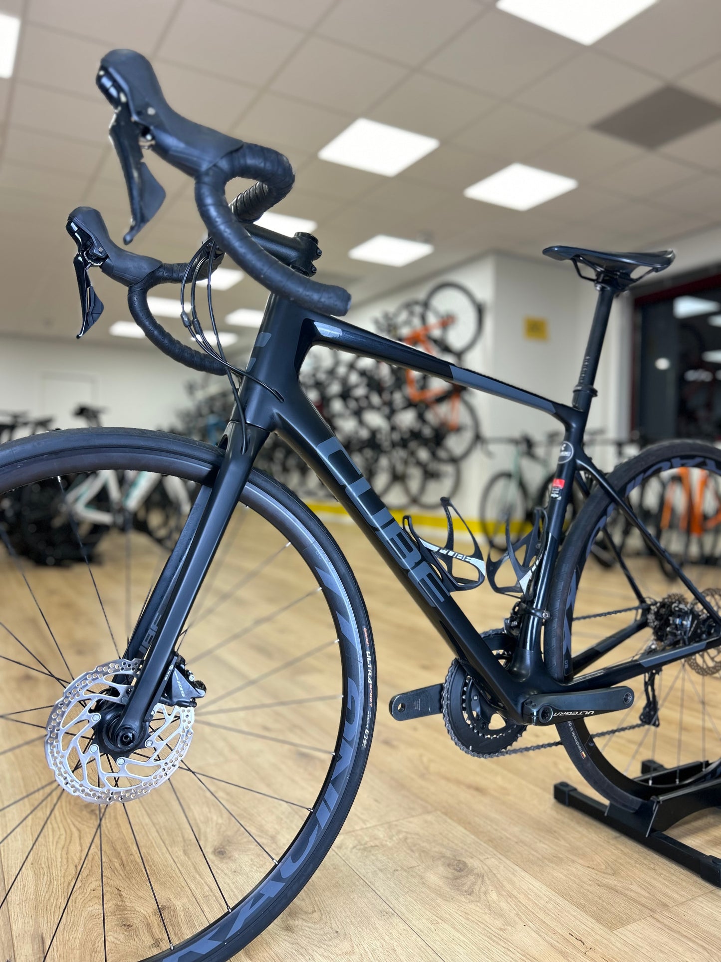 Cube Attain Carbon Disc Racefiets