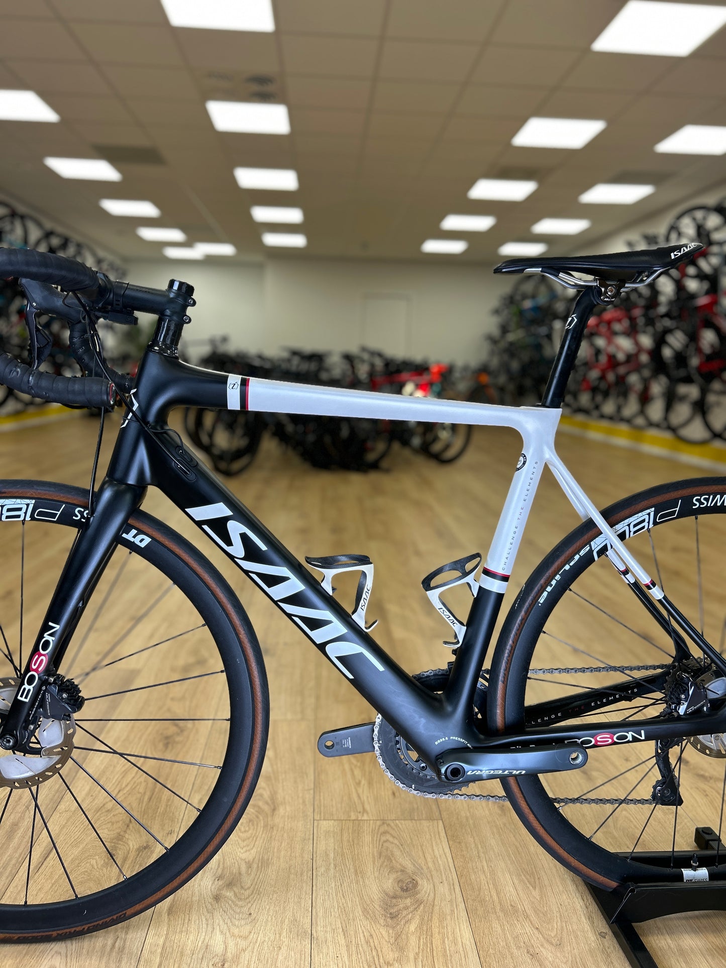 Isaac Element Di2 Carbon Racefiets