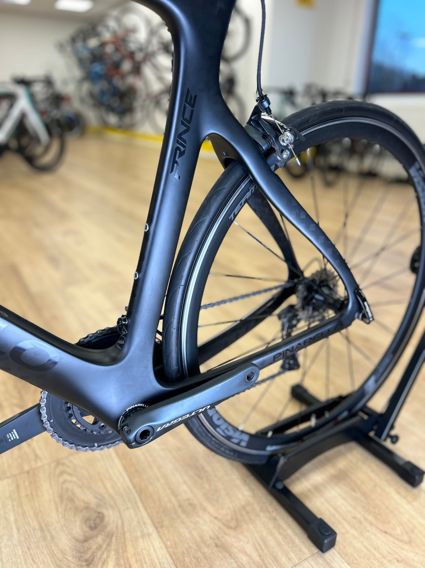 500km Pinarello Prince Carbon Racefiets