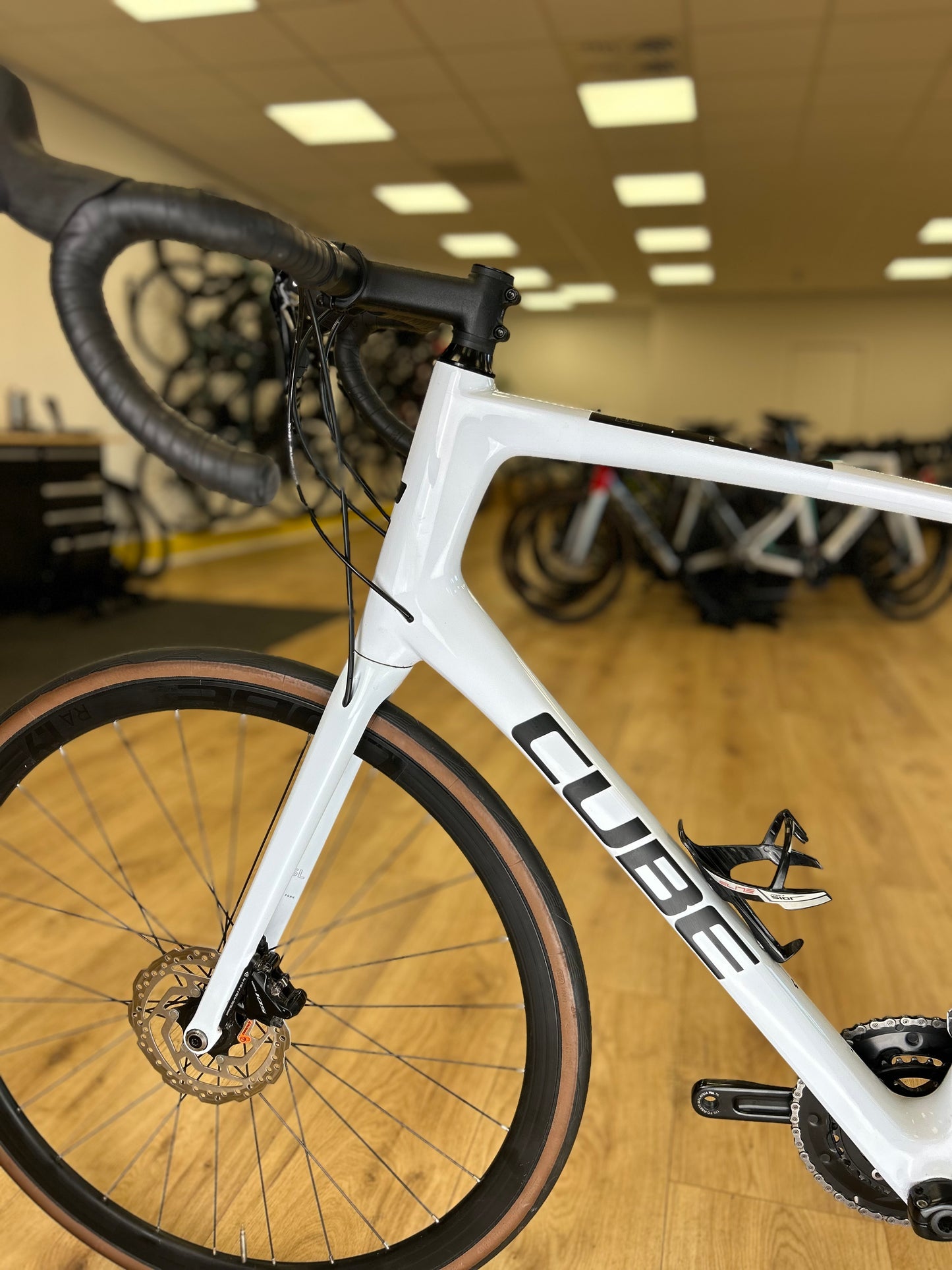 Cube Attain Carbon Disc Racefiets