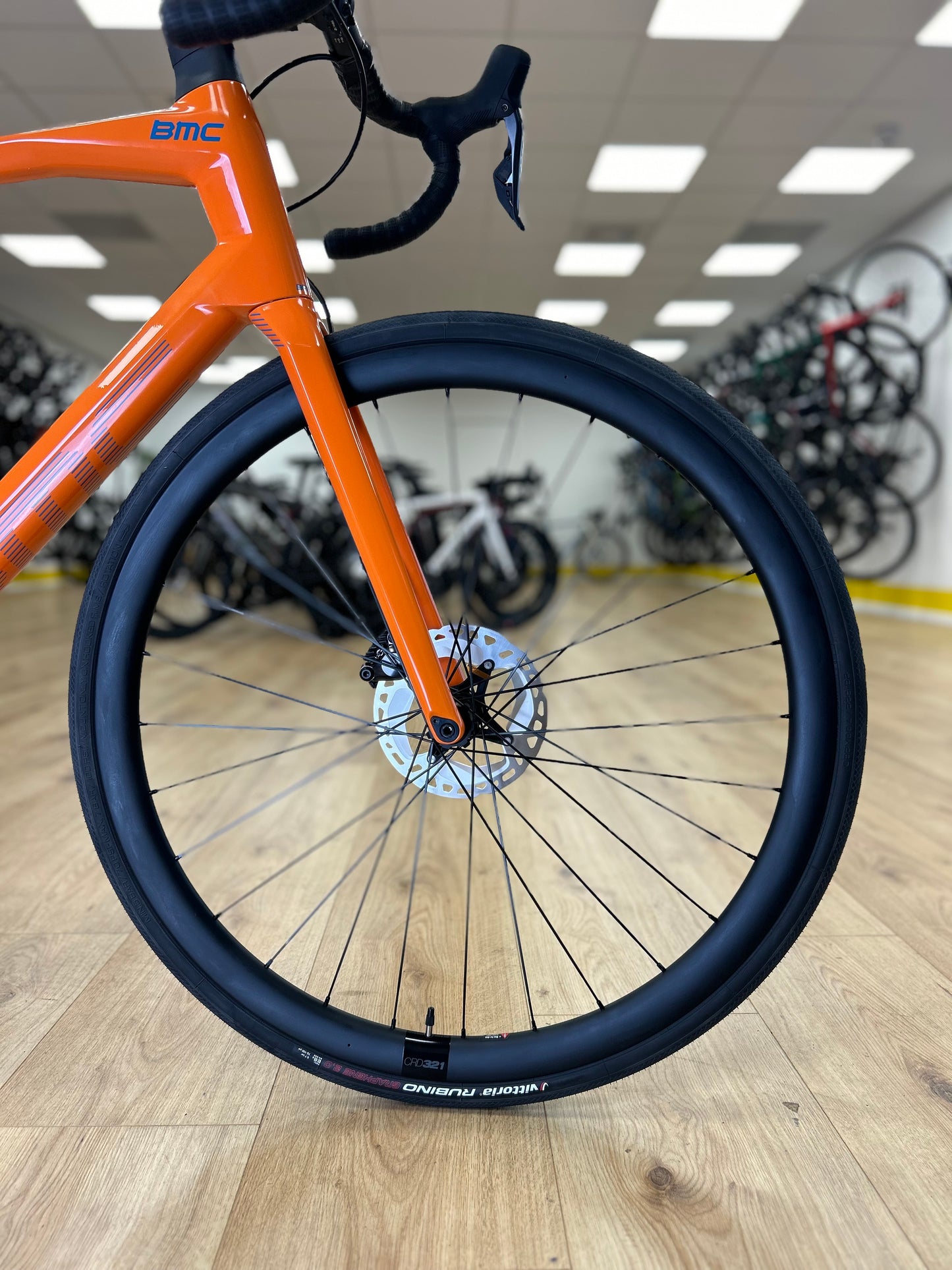 NIEUW BMC RoadMachine One Di2 Carbon Disc Racefiets
