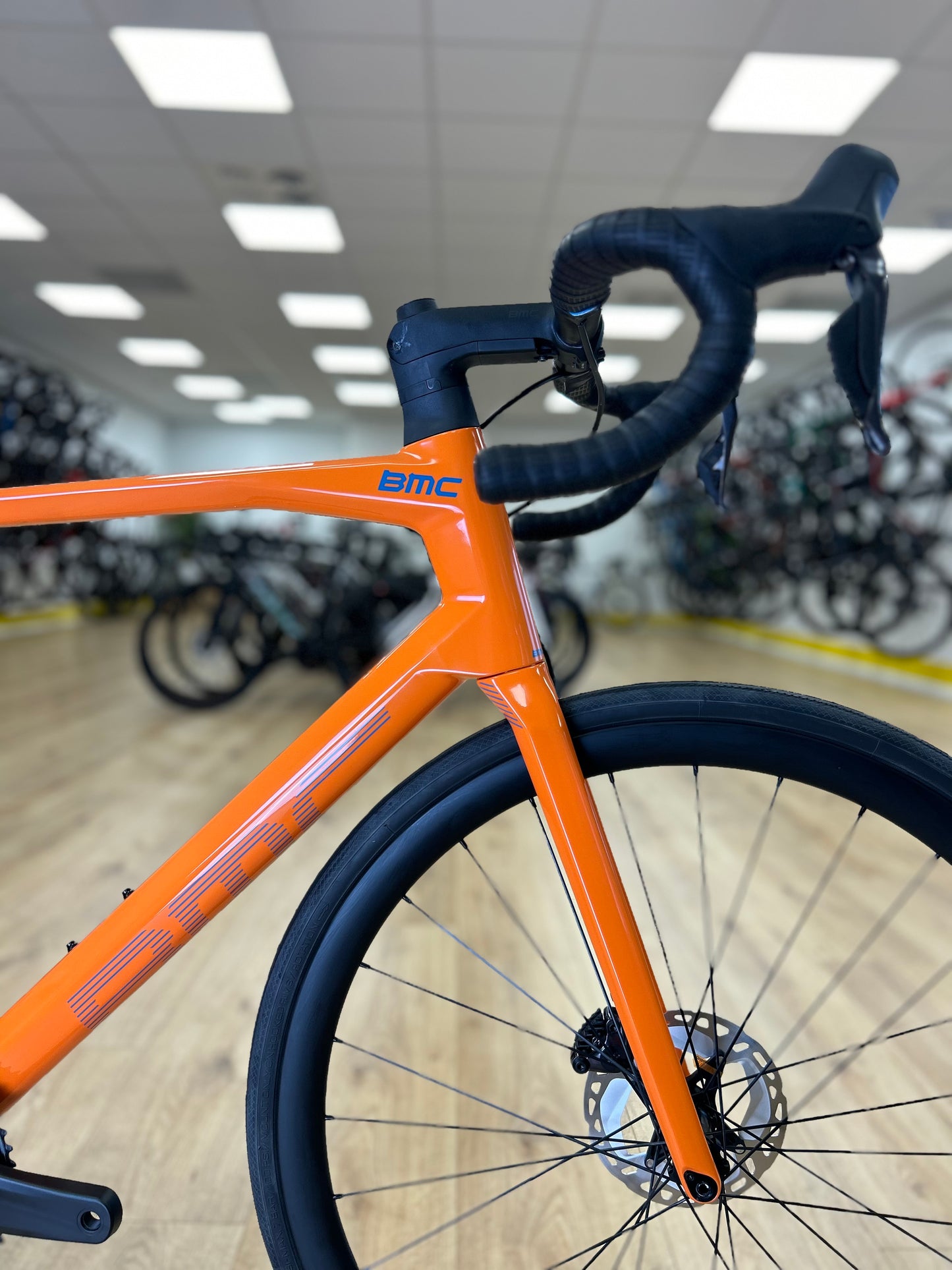 NIEUW BMC RoadMachine One Di2 Carbon Disc Racefiets