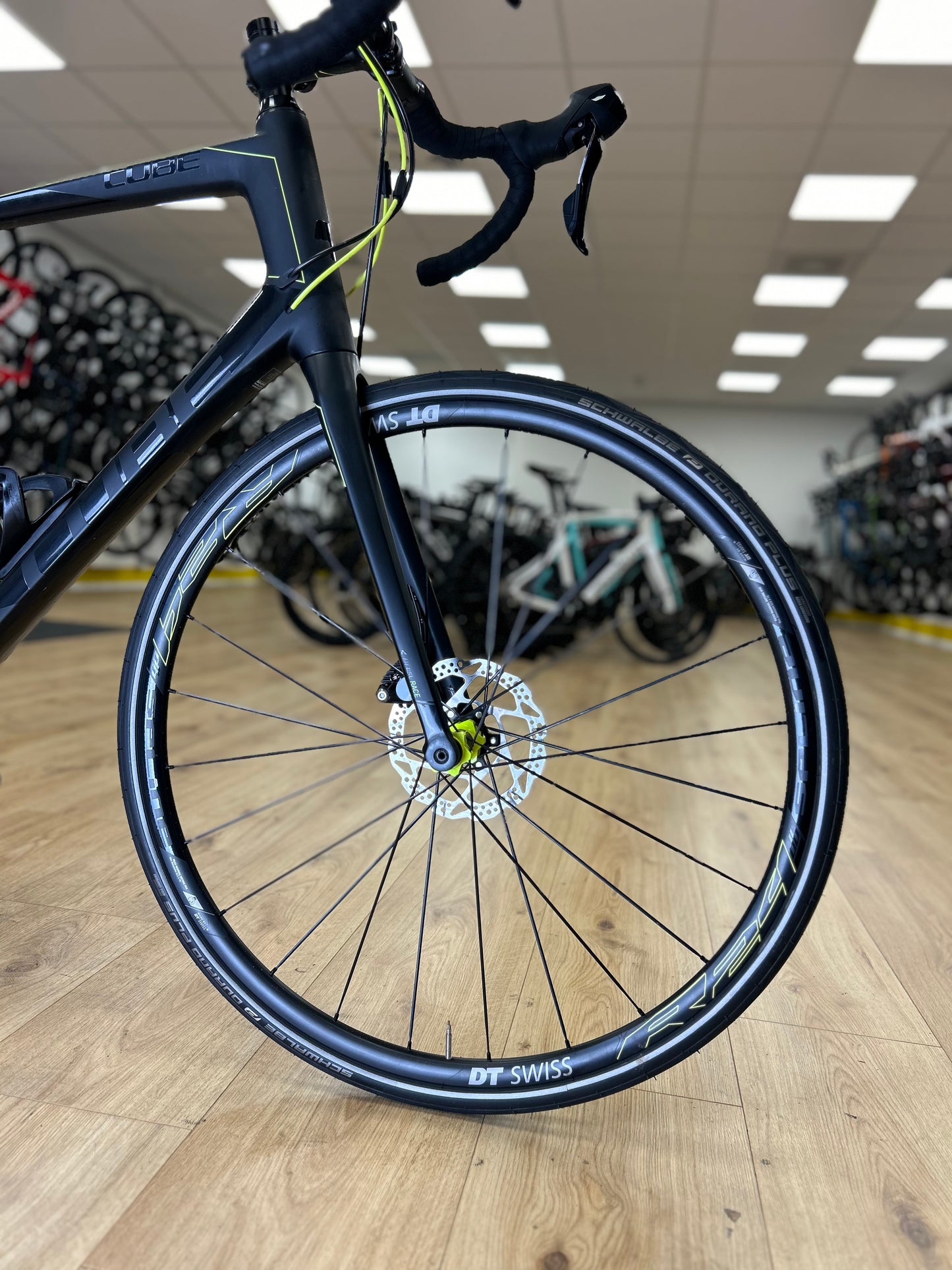 Cube Attain Carbon Disc Racefiets