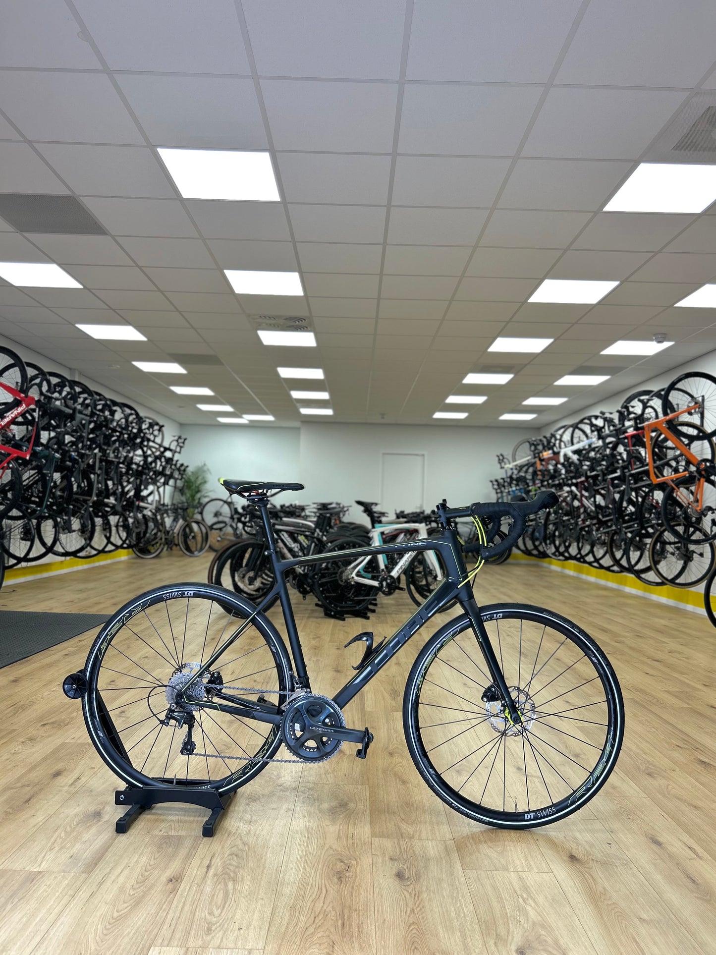 Cube Attain Carbon Disc Racefiets