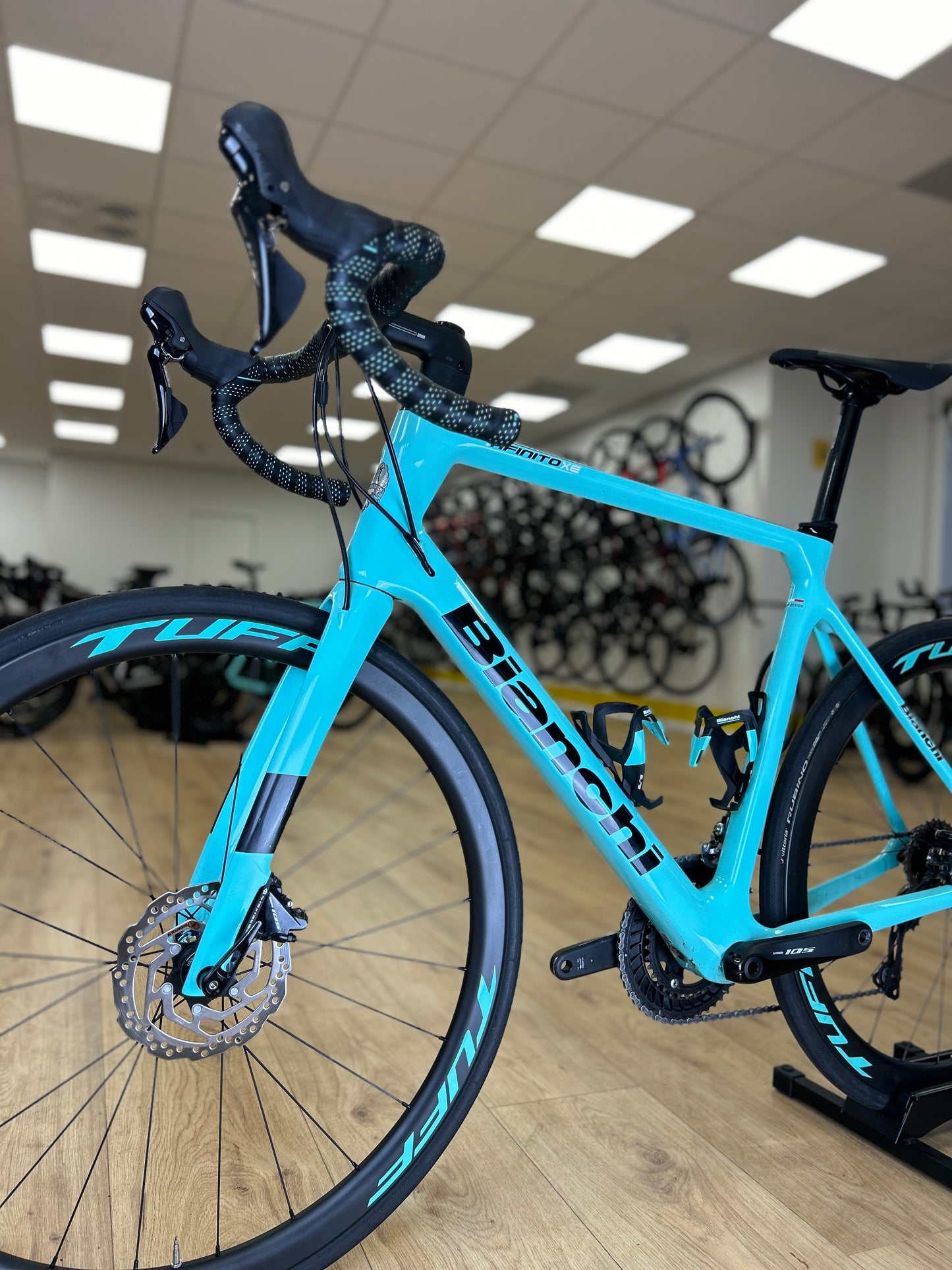 Bianchi Infinito Carbon Disc Racefiets