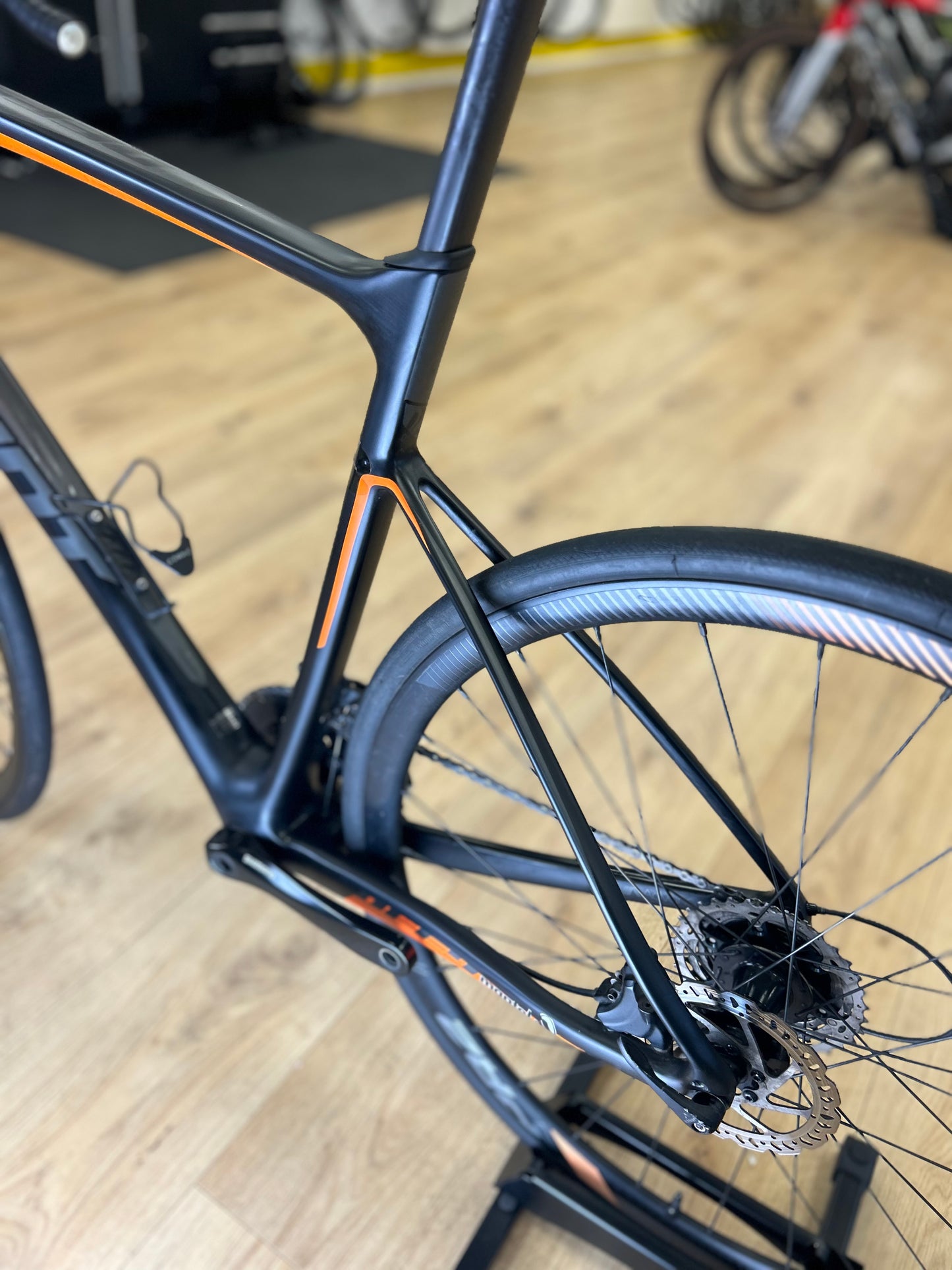 Giant Defy Carbon Disc Racefiets