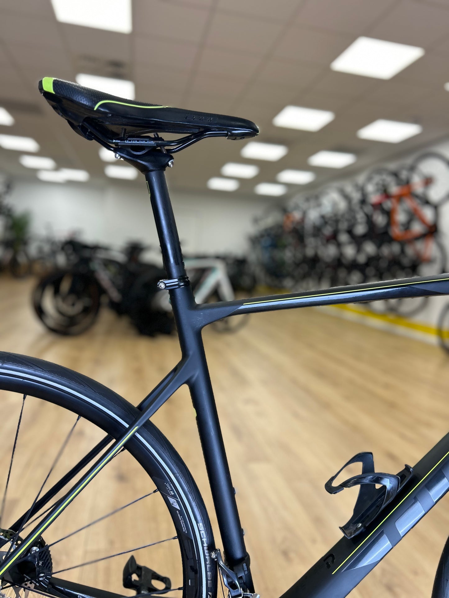 Cube Attain Carbon Disc Racefiets