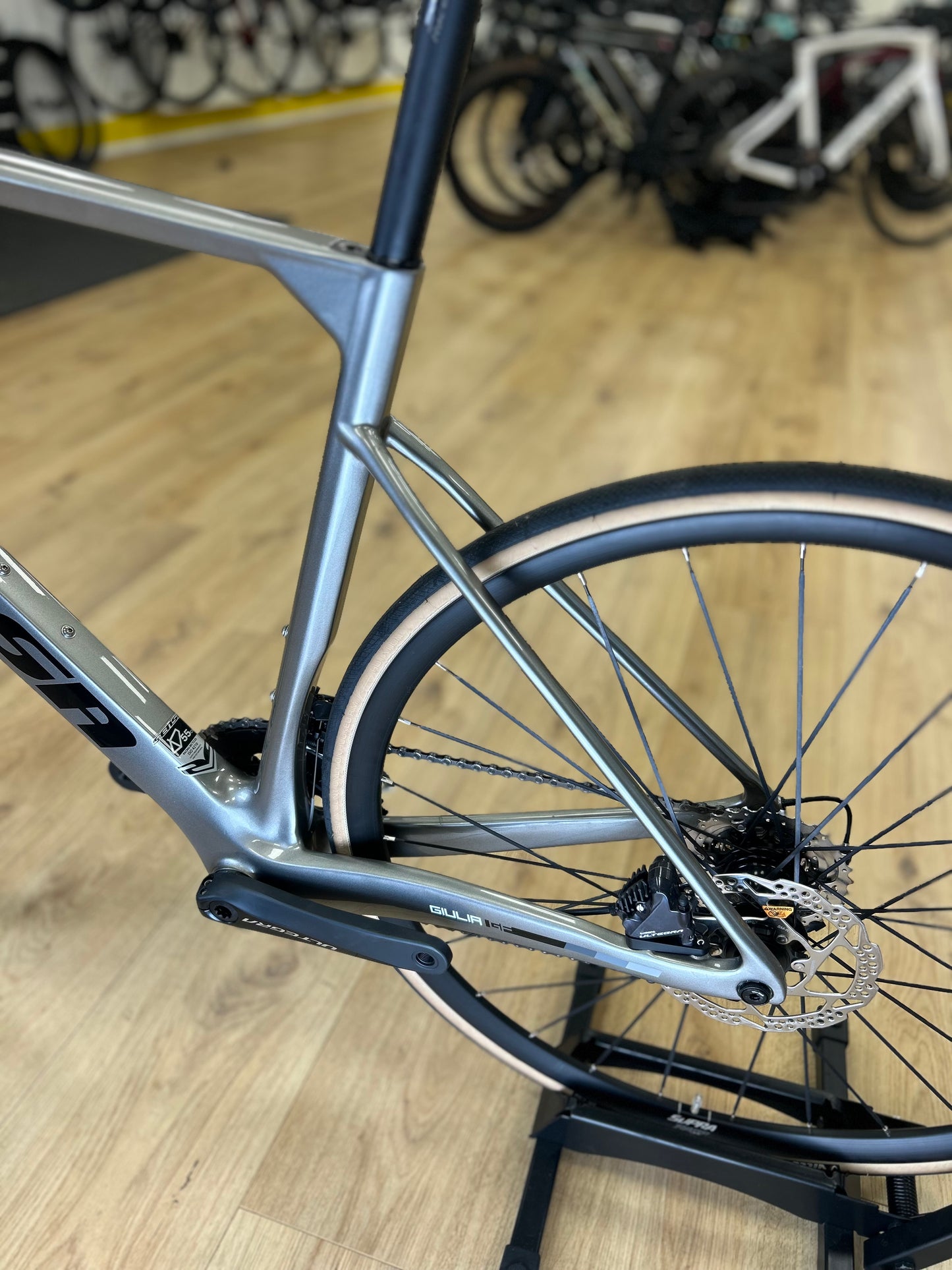 Showroom Model Sensa Giulia GF Carbon Disc Racefiets