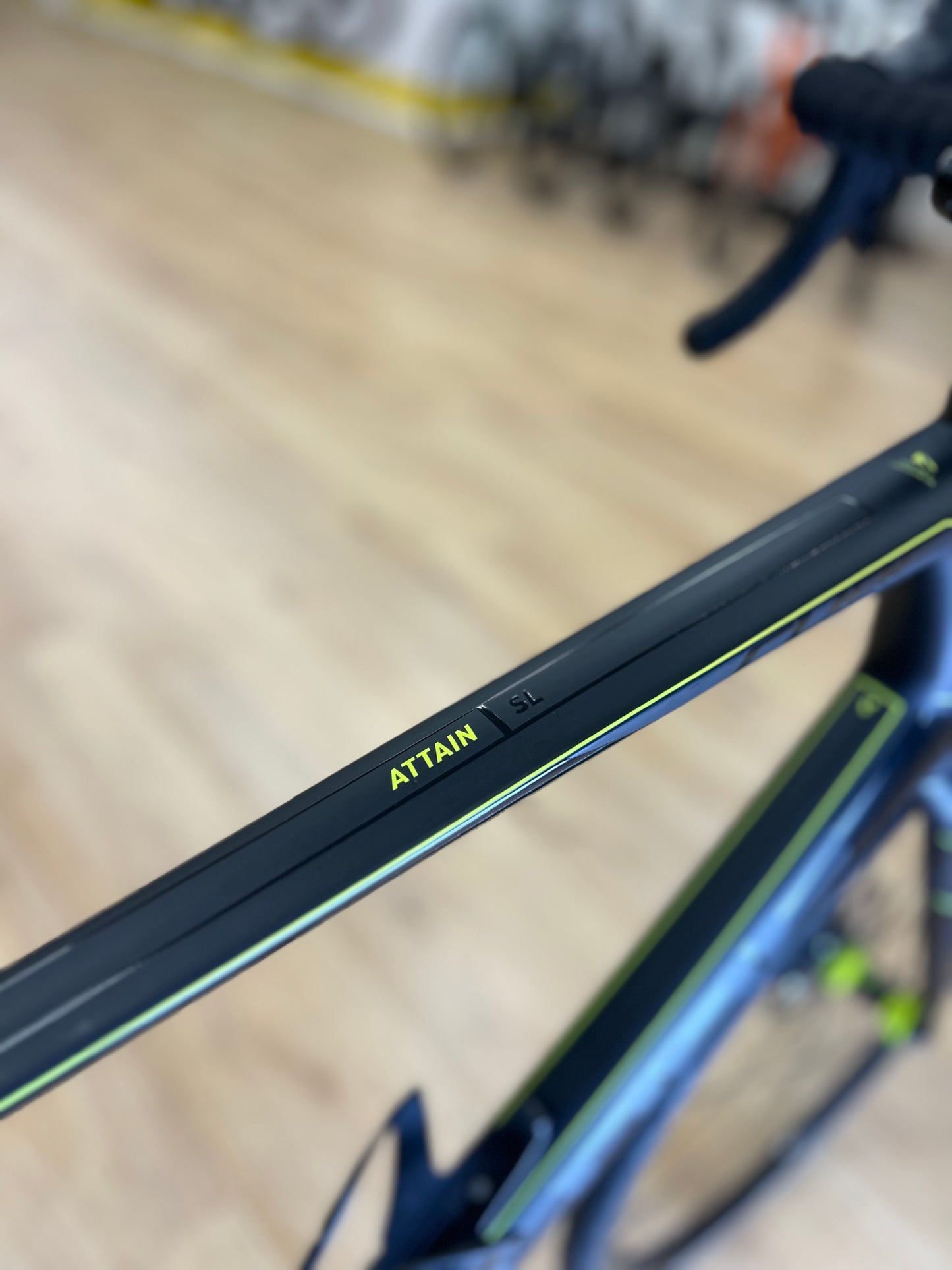 Cube Attain Carbon Disc Racefiets