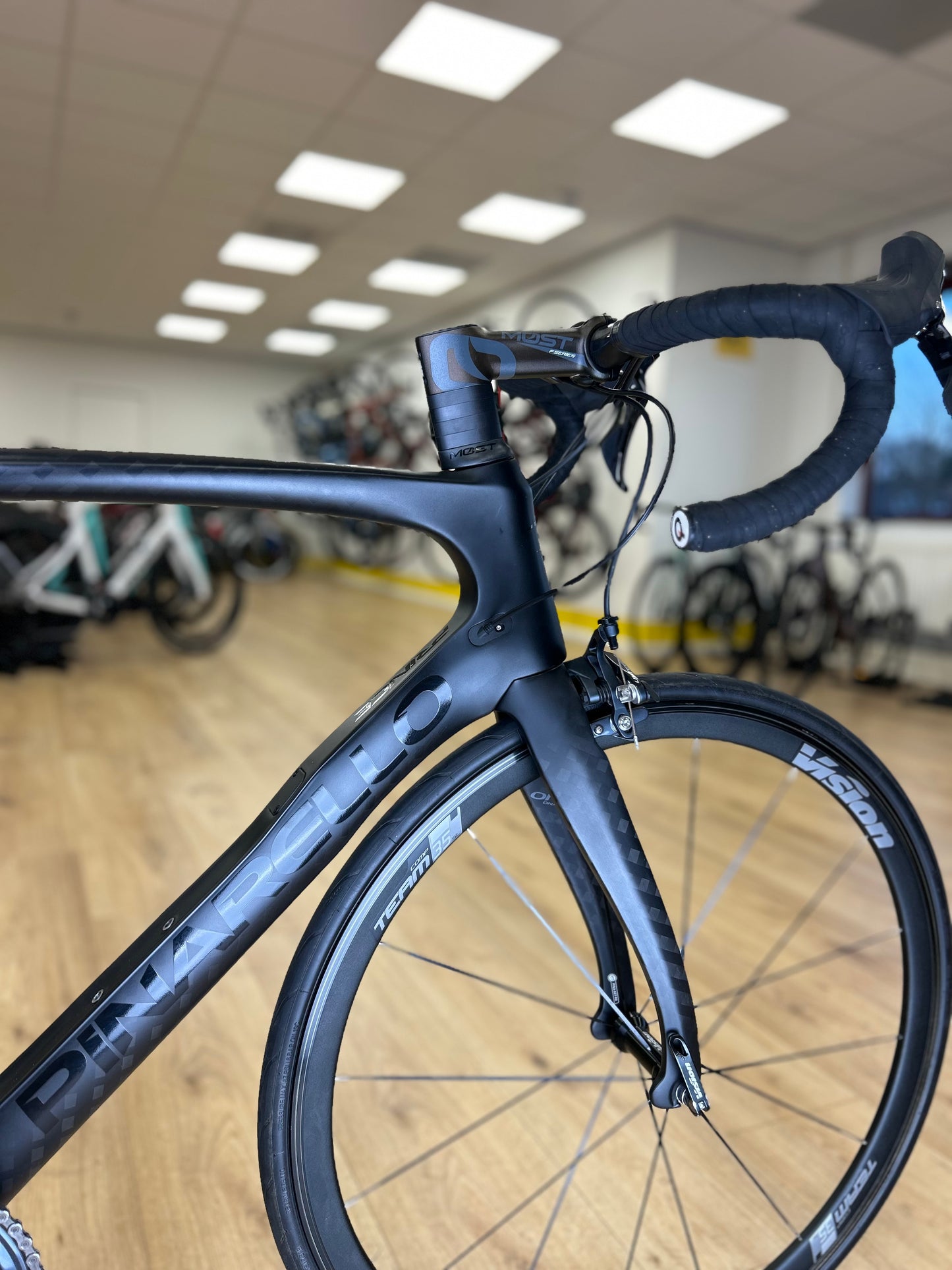 500km Pinarello Prince Carbon Racefiets