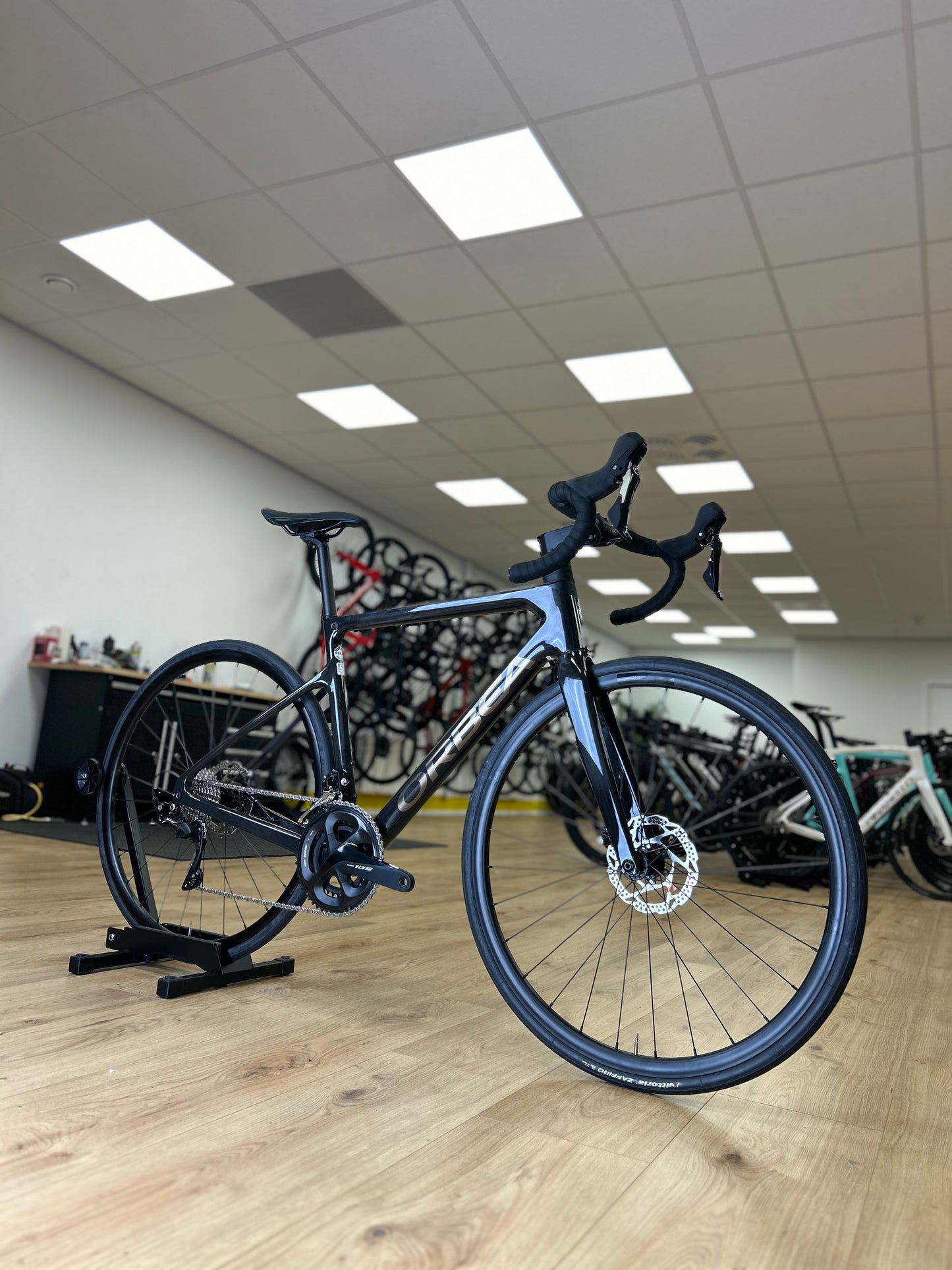 SHOWROOM MODEL Orbea Orca M30 Carbon Disc Racefiets