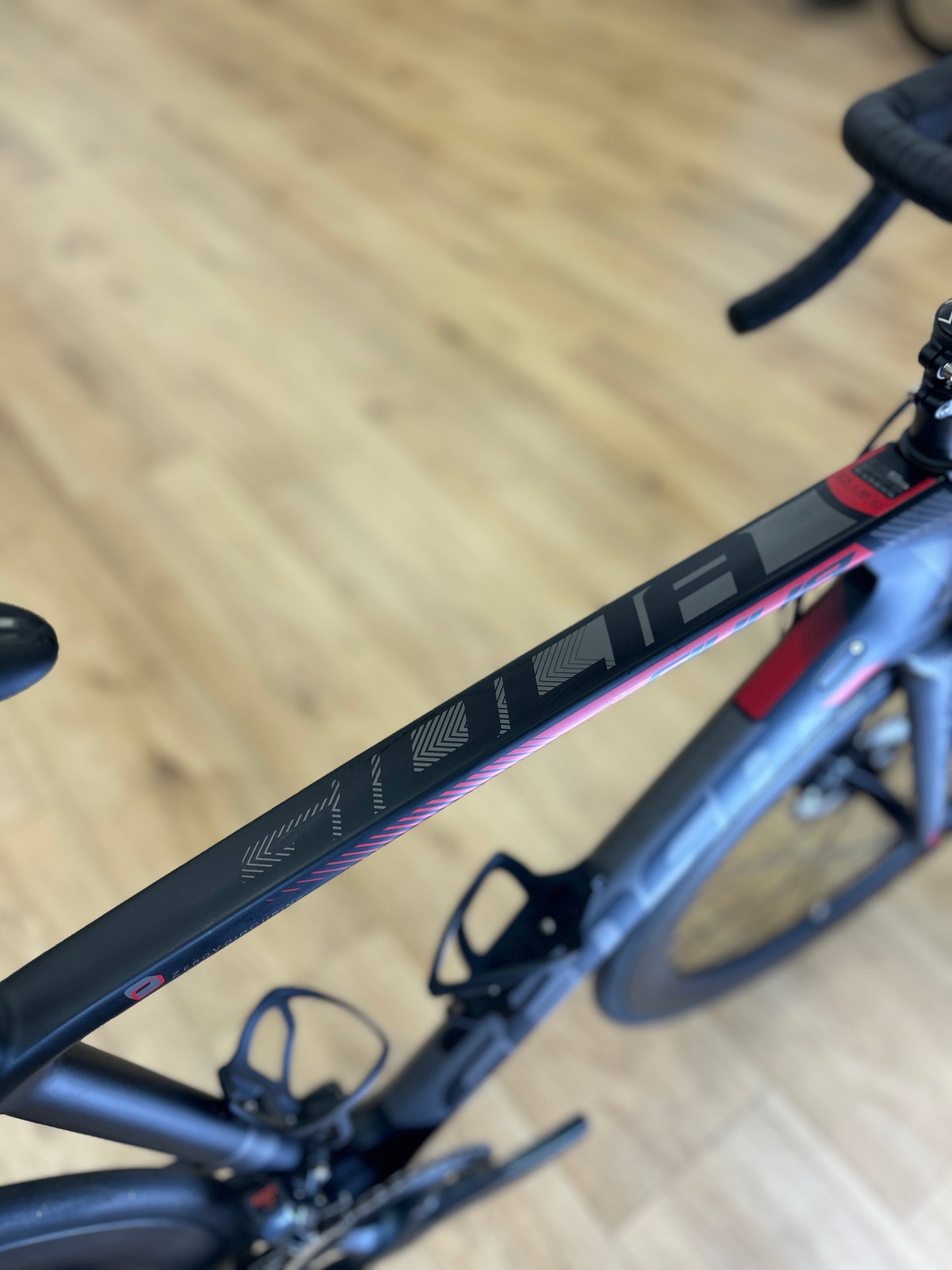 SHOWROOM MODEL Sensa Guilia G2 Di2 Carbon Racefiets