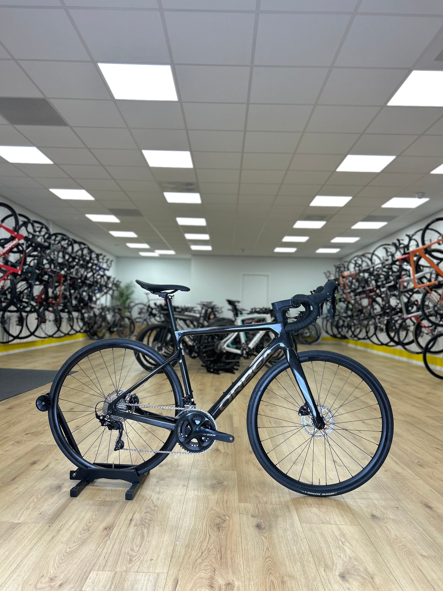 SHOWROOM MODEL Orbea Orca M30 Carbon Disc Racefiets