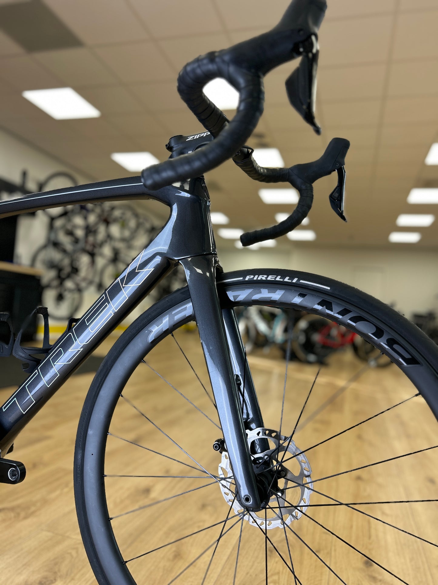 250km Trek Émonda SL6 Di2 Carbon Racefiets