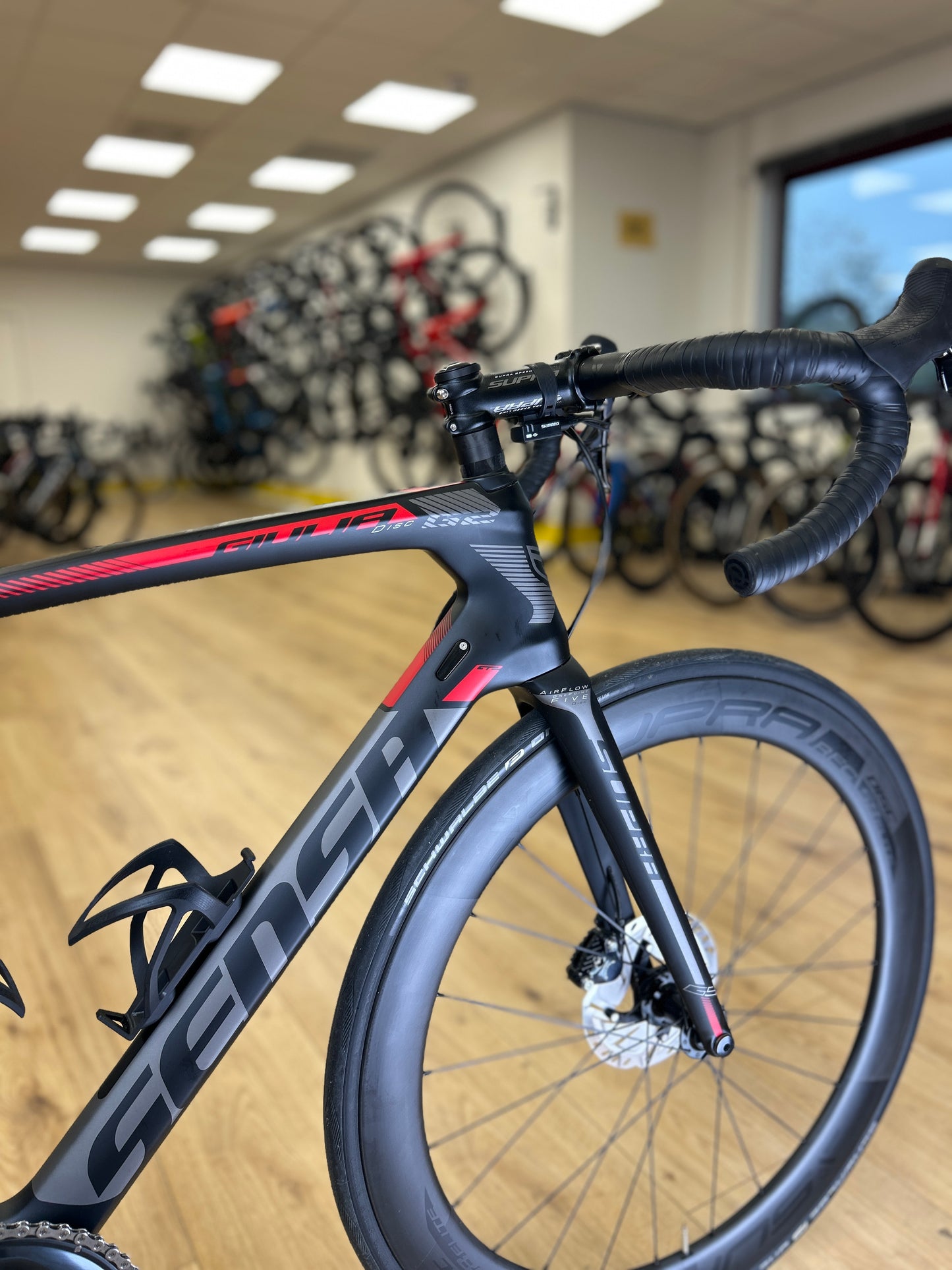 SHOWROOM MODEL Sensa Guilia G2 Di2 Carbon Racefiets
