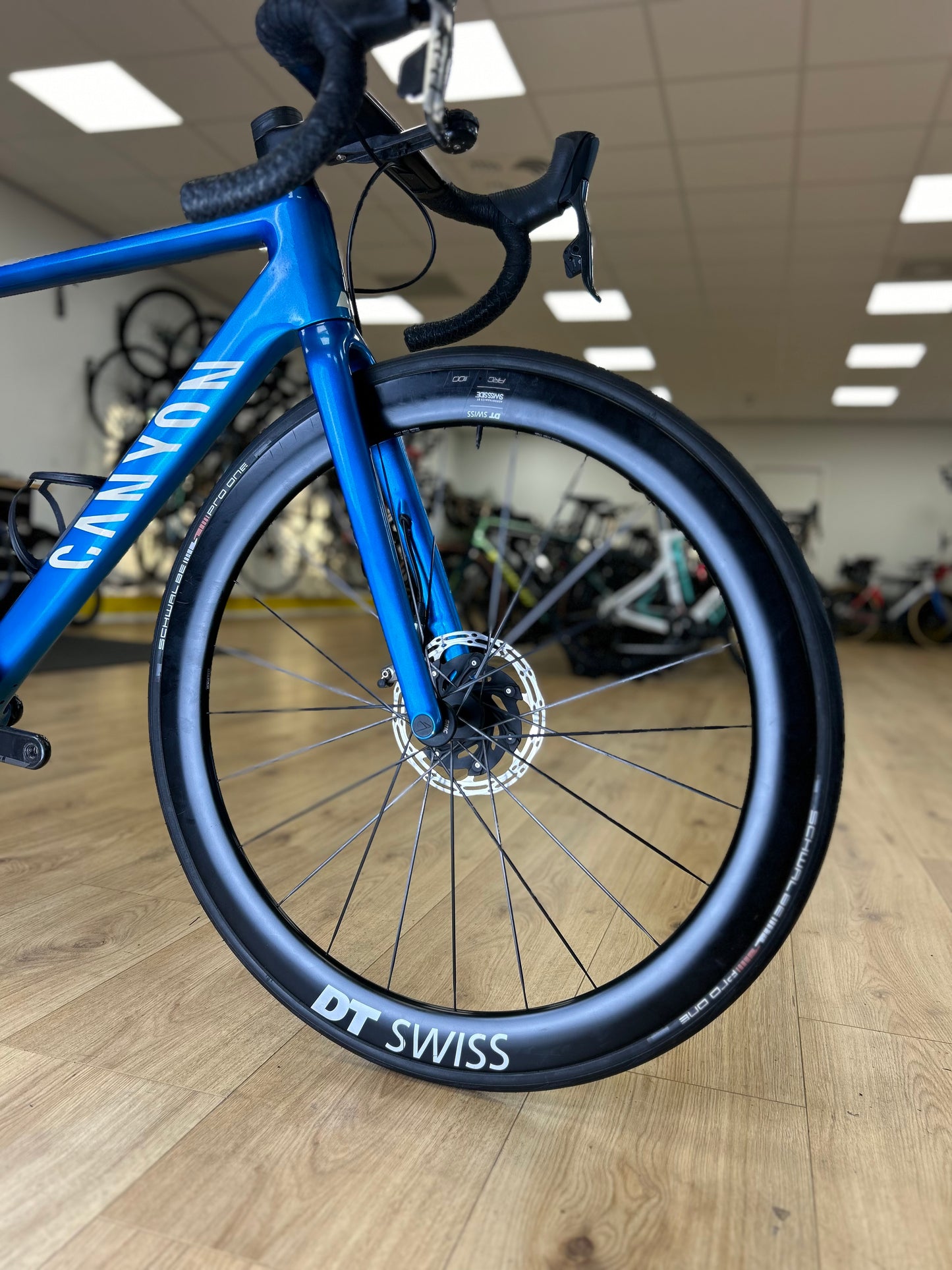 Canyon Ultimate eTap Red Carbon Disc Racefiets