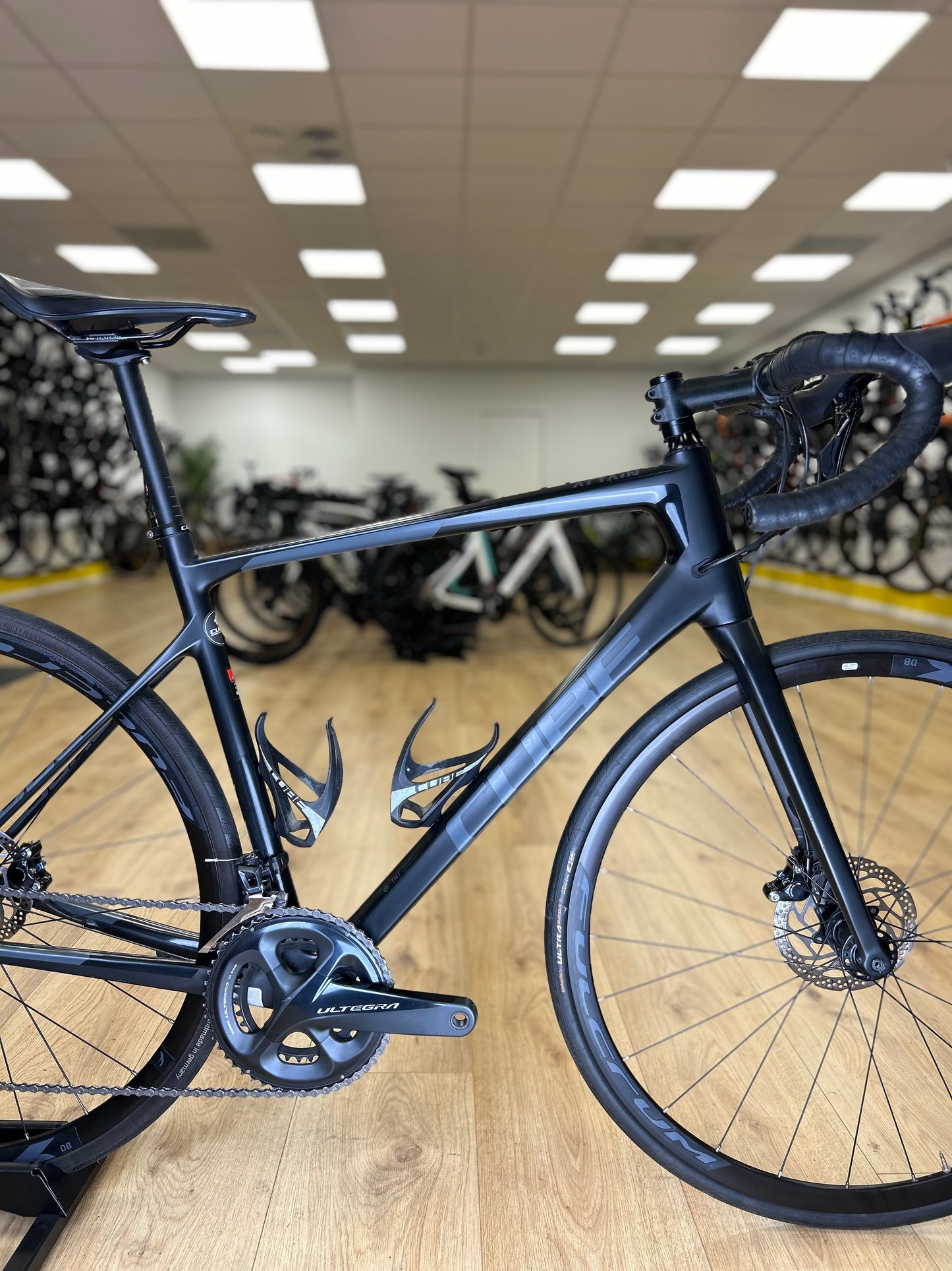 Cube Attain Carbon Disc Racefiets