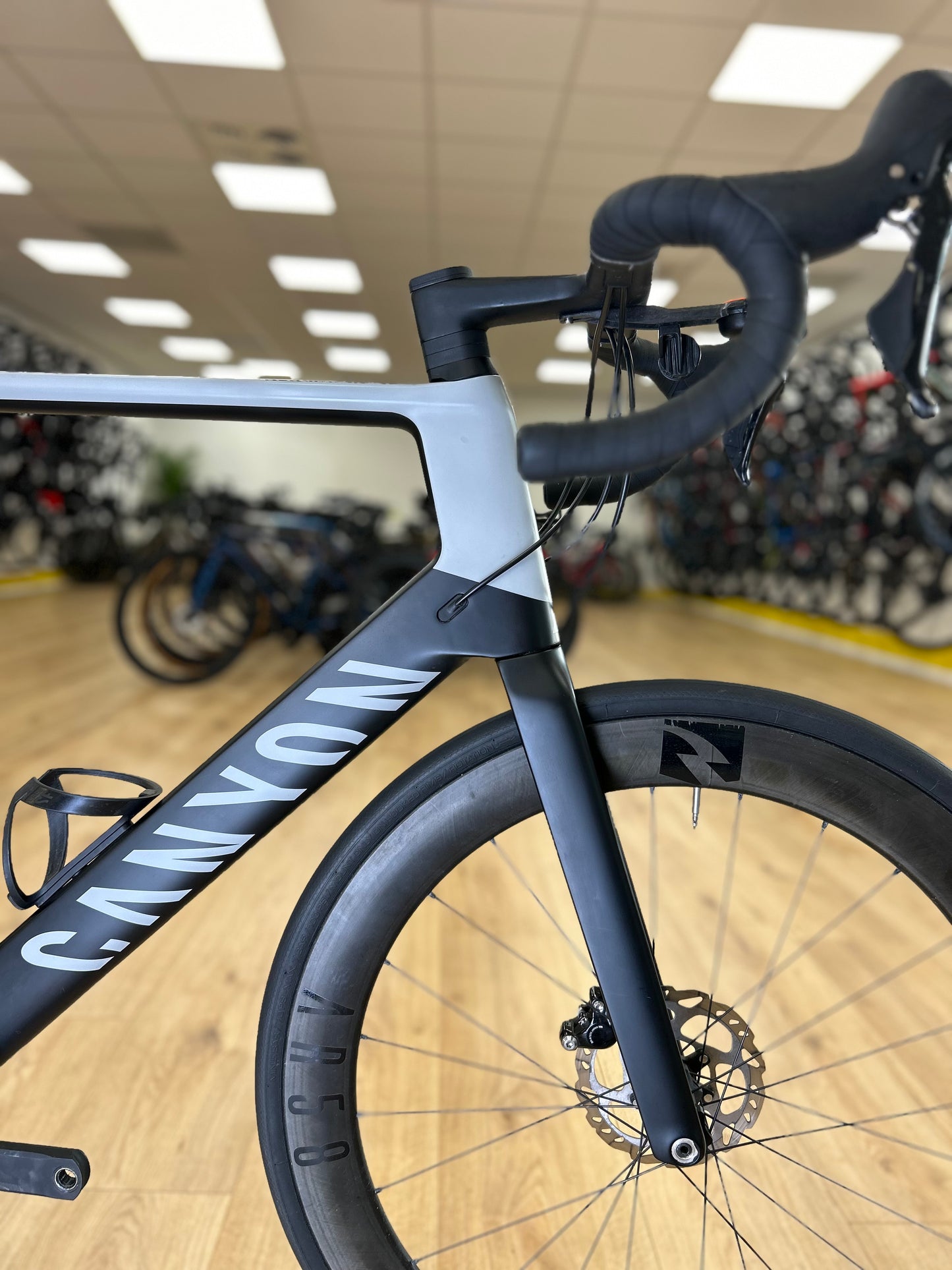 XXL Canyon Aeroad Carbon Disc Road Bike
