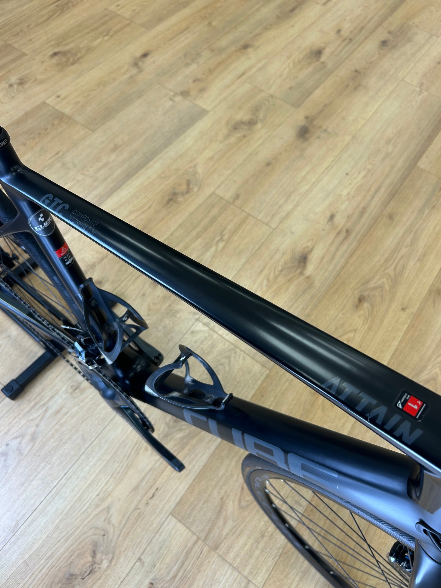 Cube Attain Carbon Disc Racefiets