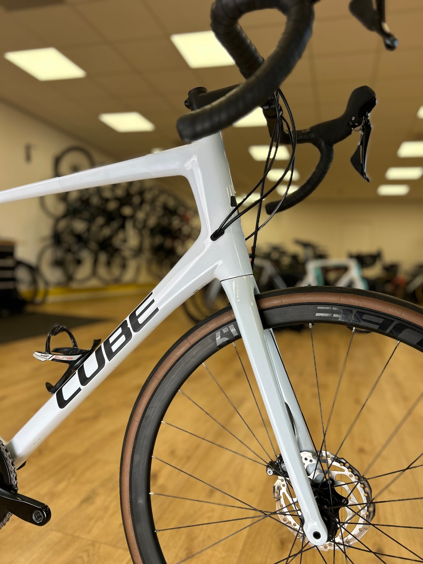 Cube Attain Carbon Disc Racefiets