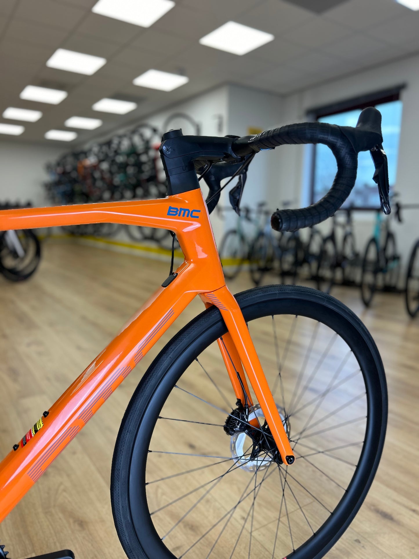 NIEUW BMC RoadMachine One Di2 Carbon Disc Racefiets