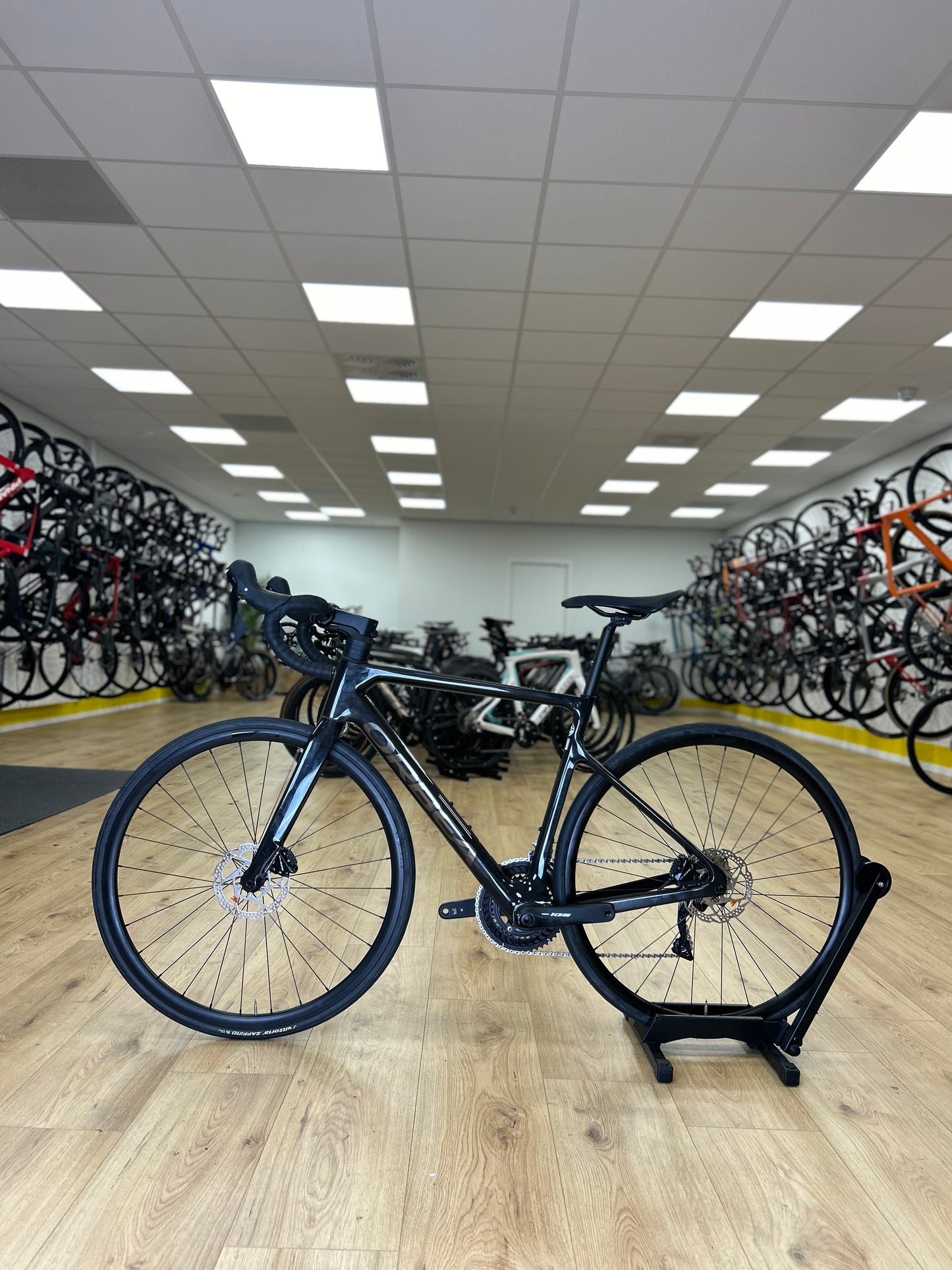 SHOWROOM MODEL Orbea Orca M30 Carbon Disc Racefiets