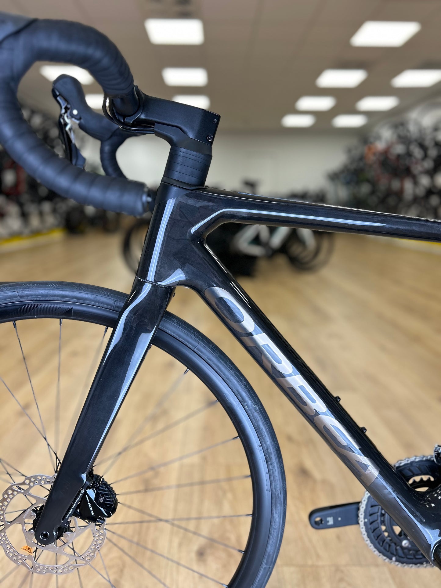 SHOWROOM MODEL Orbea Orca M30 Carbon Disc Racefiets