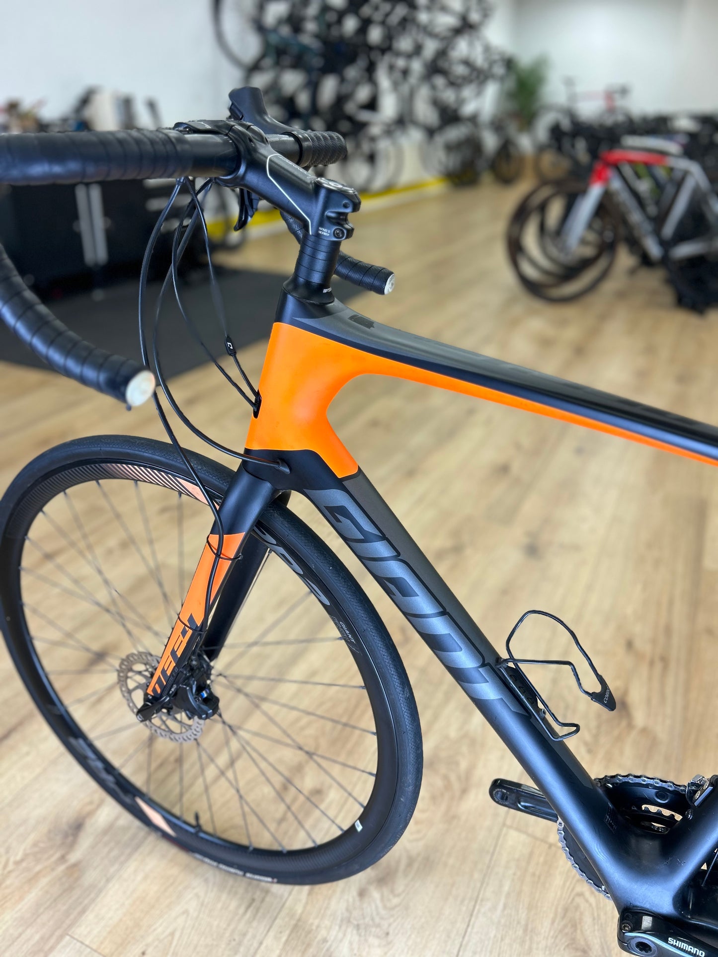 Giant Defy Carbon Disc Racefiets