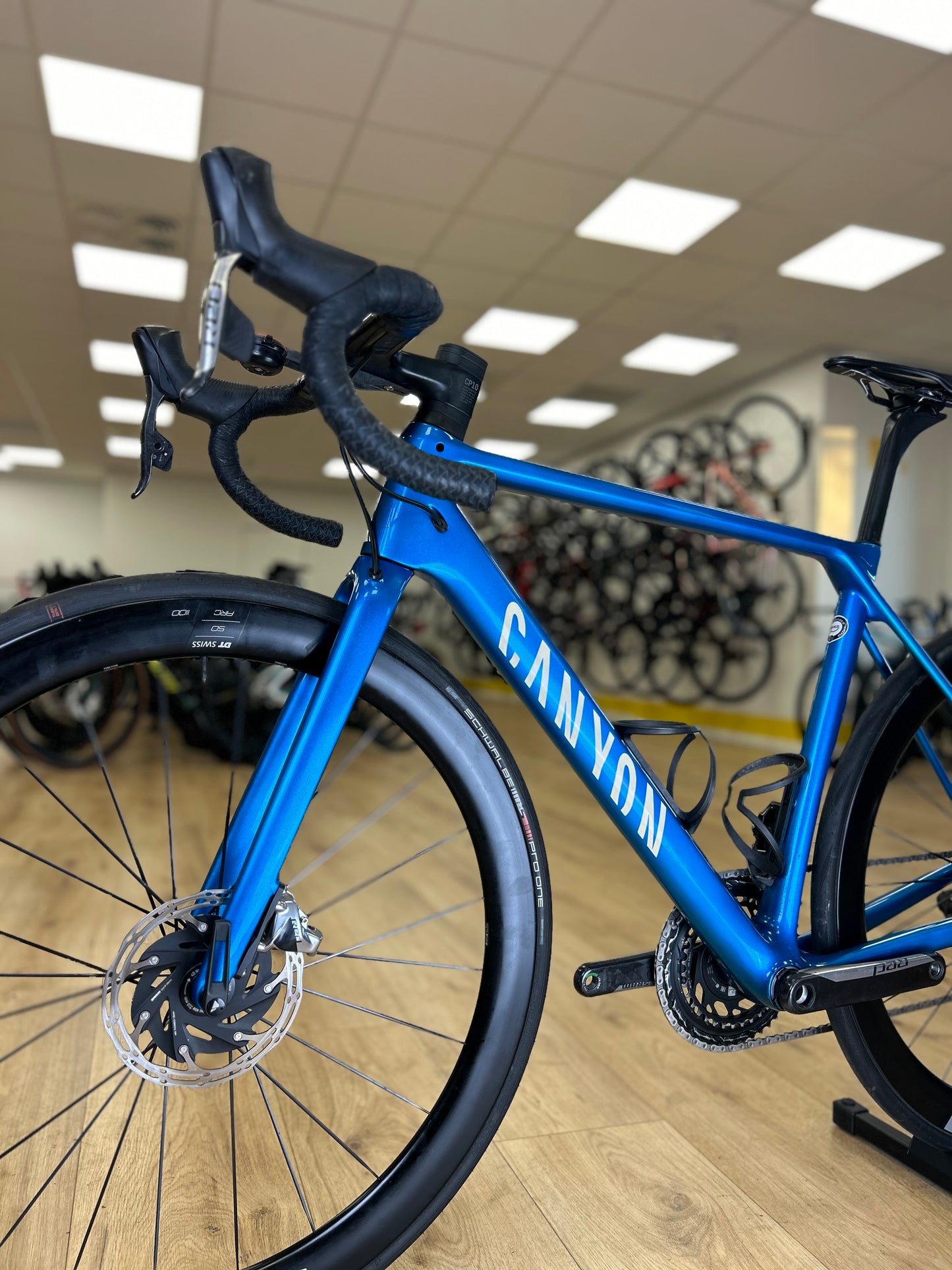 Canyon Ultimate eTap Red Carbon Disc Racefiets