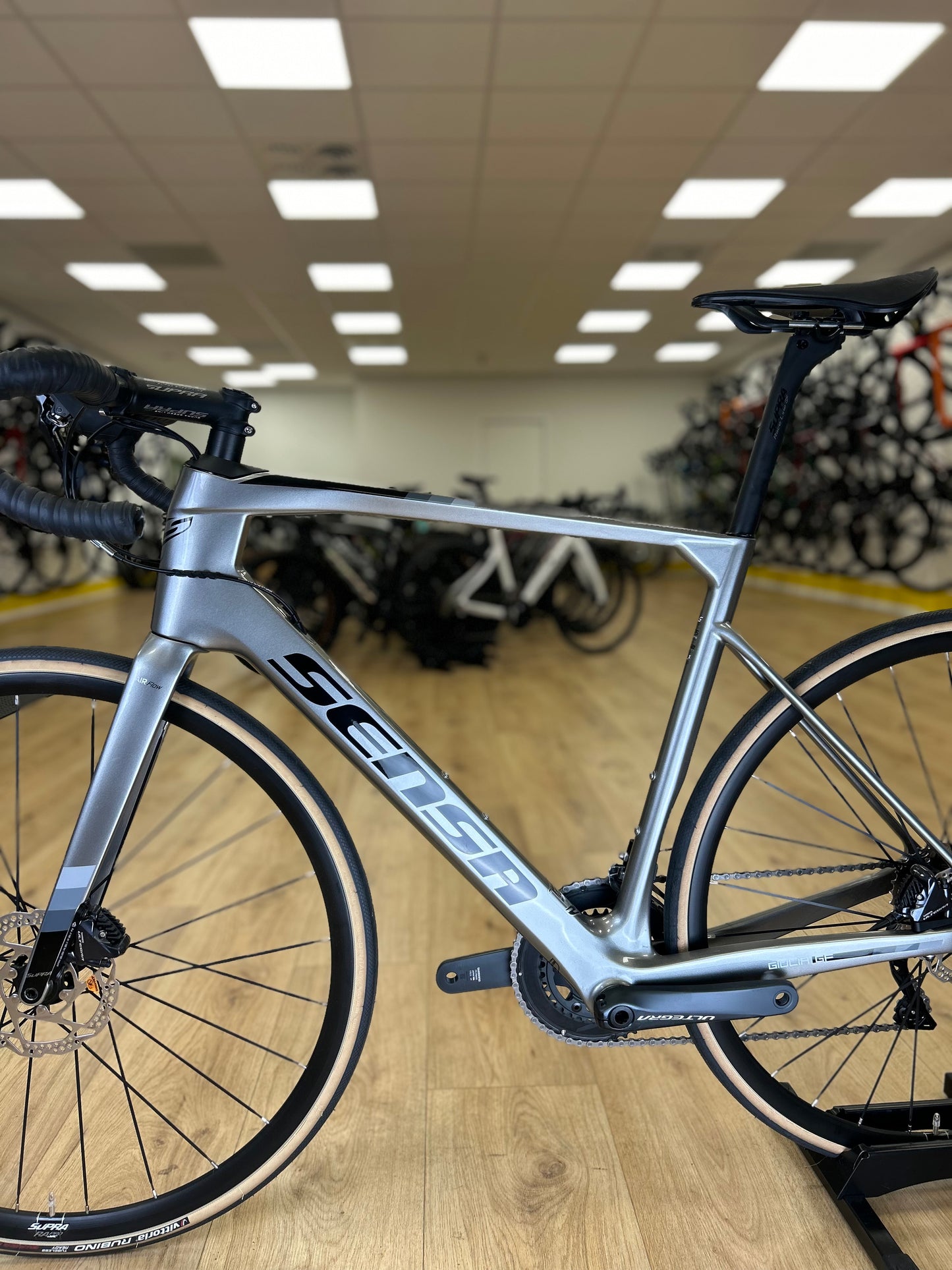 Showroom Model Sensa Giulia GF Carbon Disc Racefiets