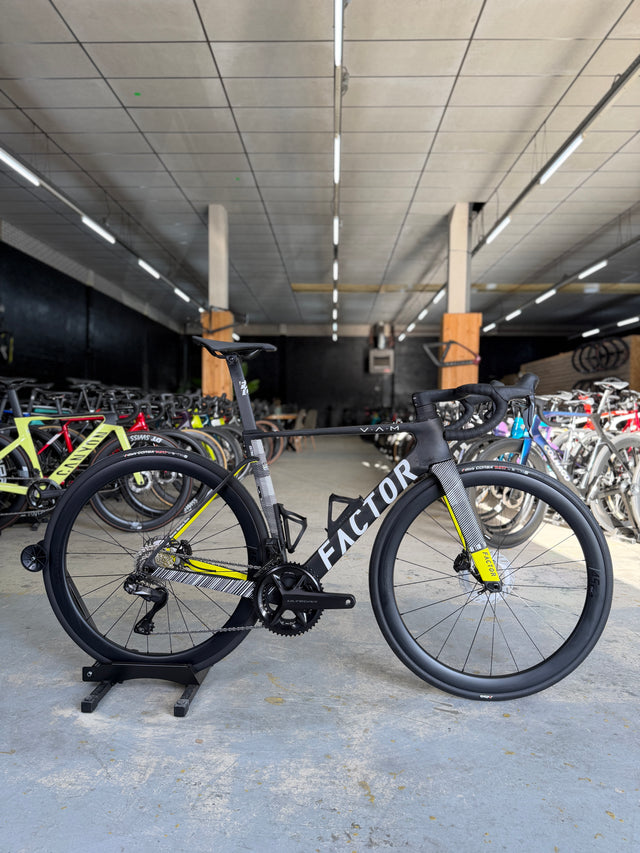 NIEUW Factor Ostro VAM Di2 Carbon Racefiets