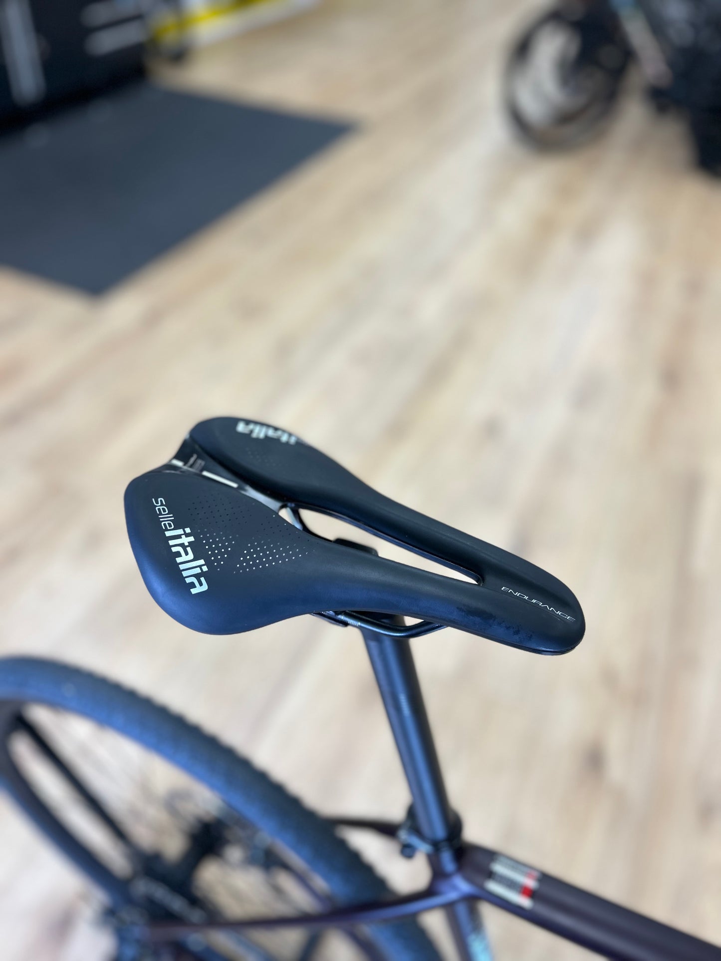 Showroom Model Felt Breed Disc Gravel