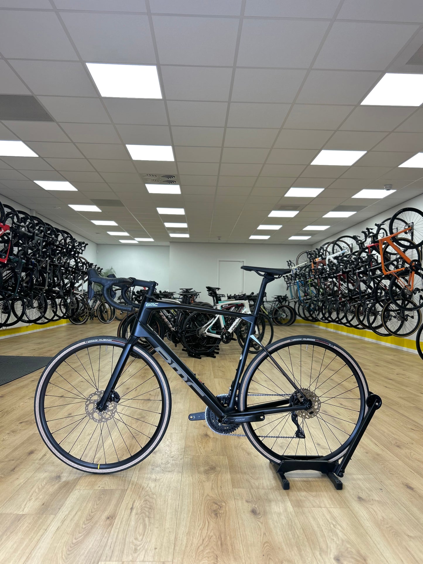 NEW BMC RoadMachine Di2 Carbon Disc Racefiets