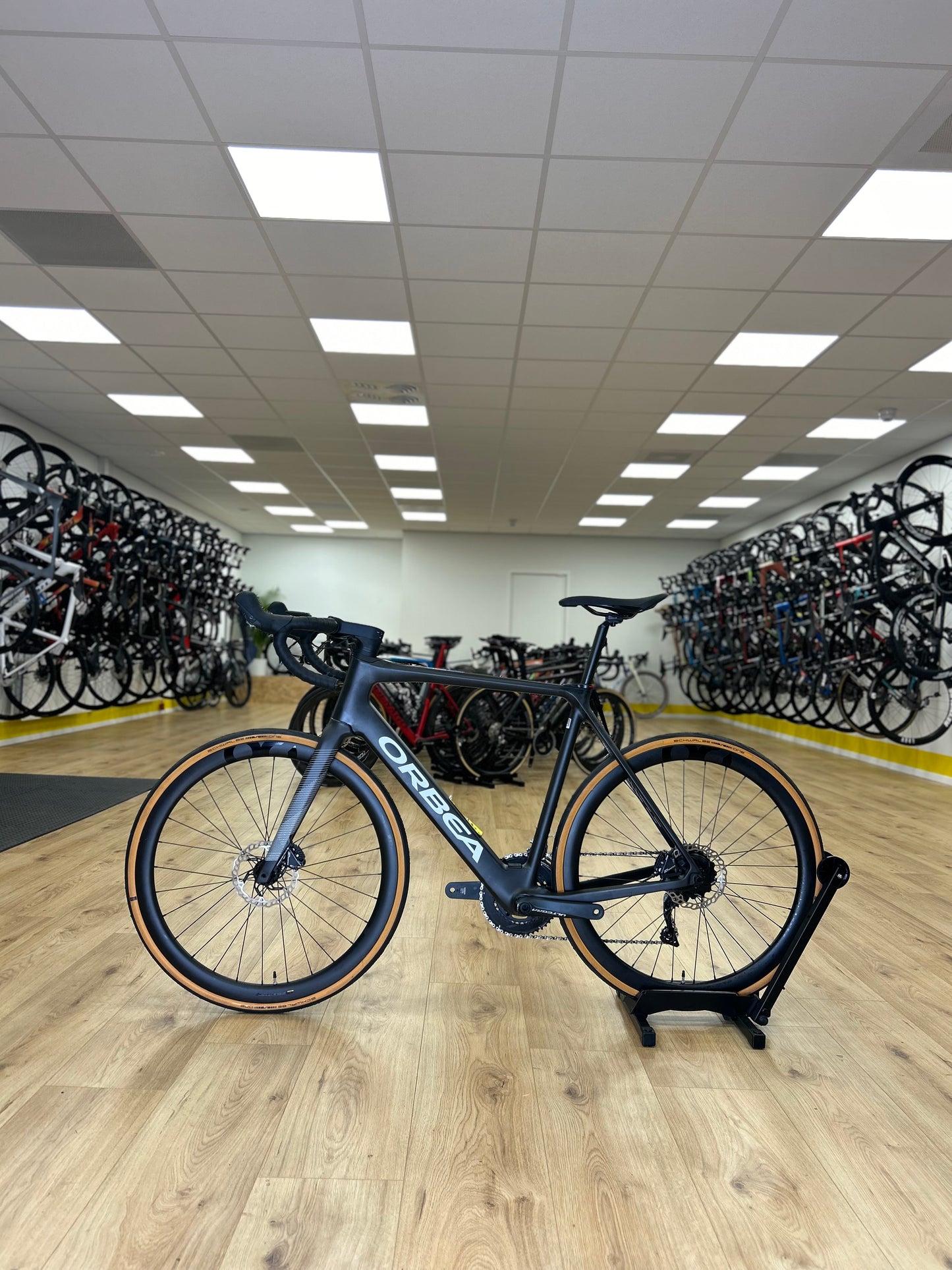 0km Showroom Model Orbea Gain M20 Ultegra Carbon Racing Bike