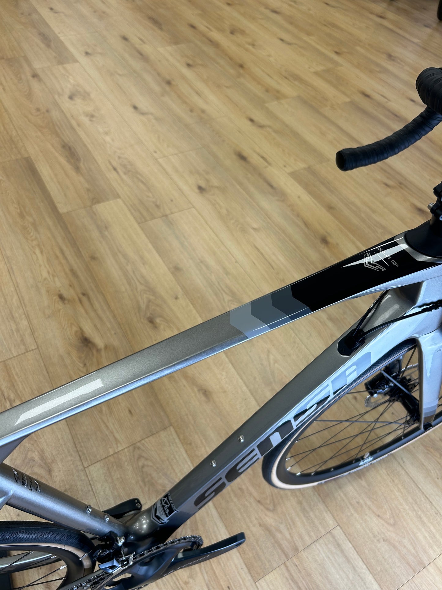 Showroom Model Sensa Giulia GF Carbon Disc Racefiets